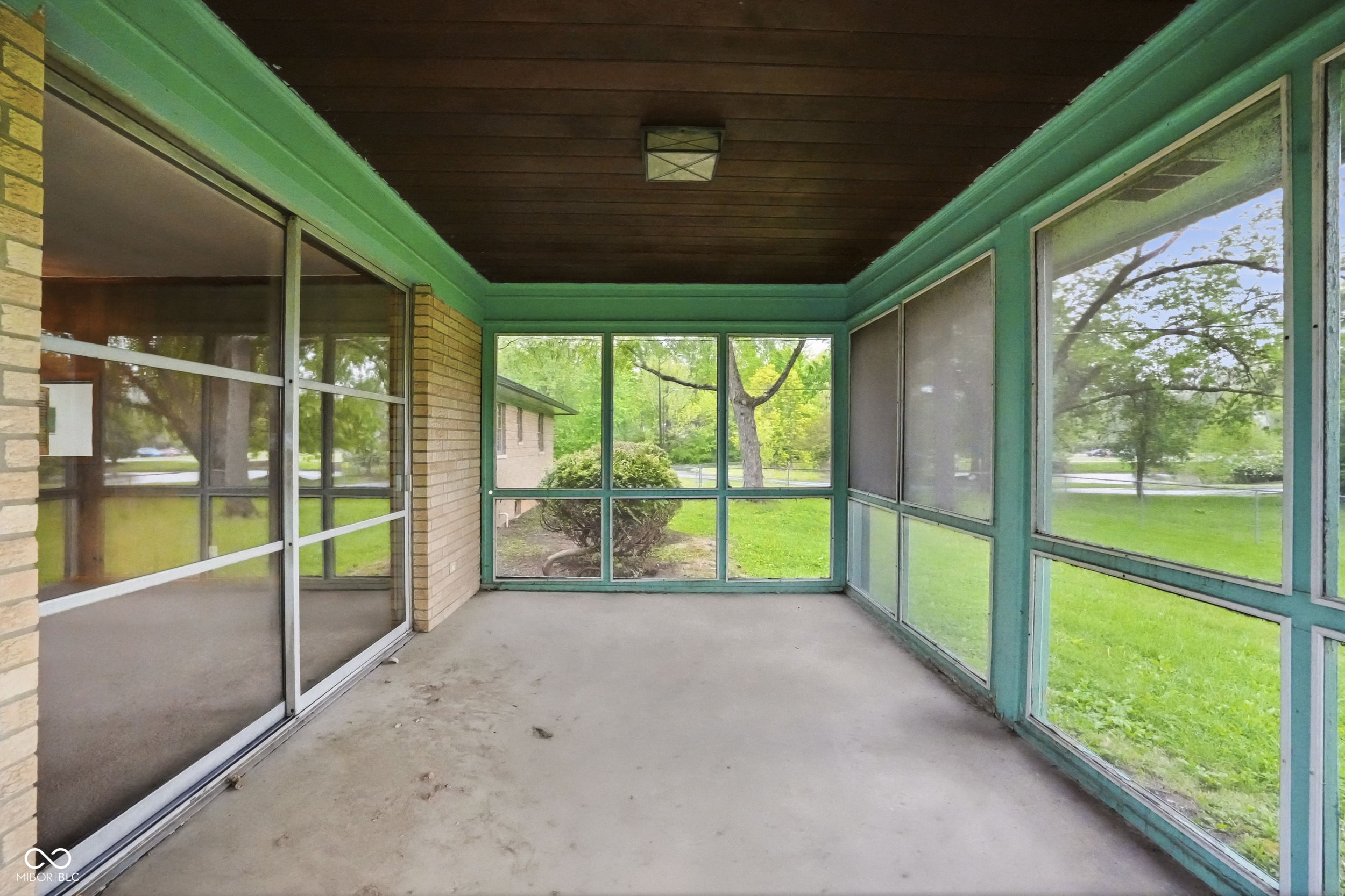 7012 Steven Lane