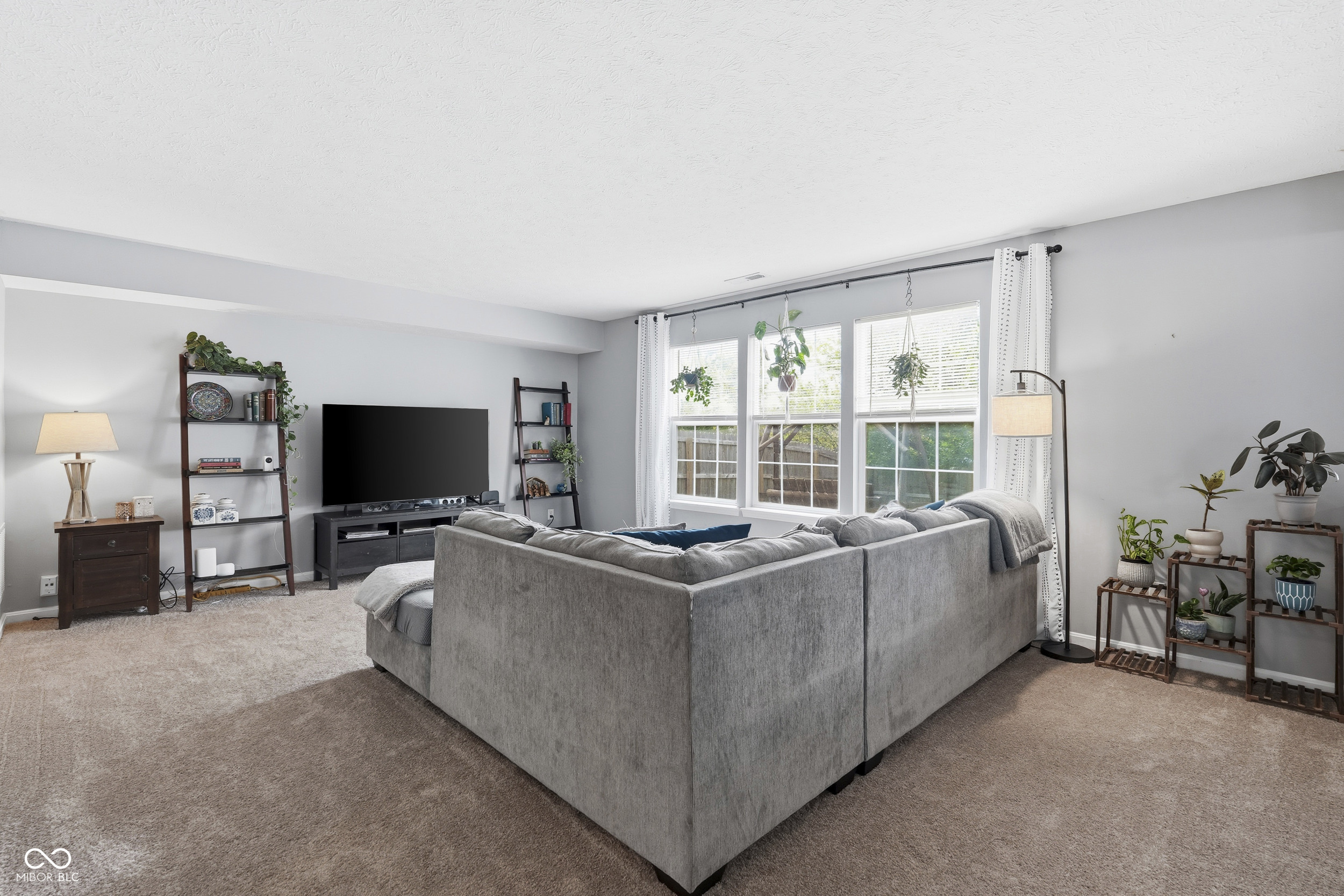 3915 Rosefinch Circle