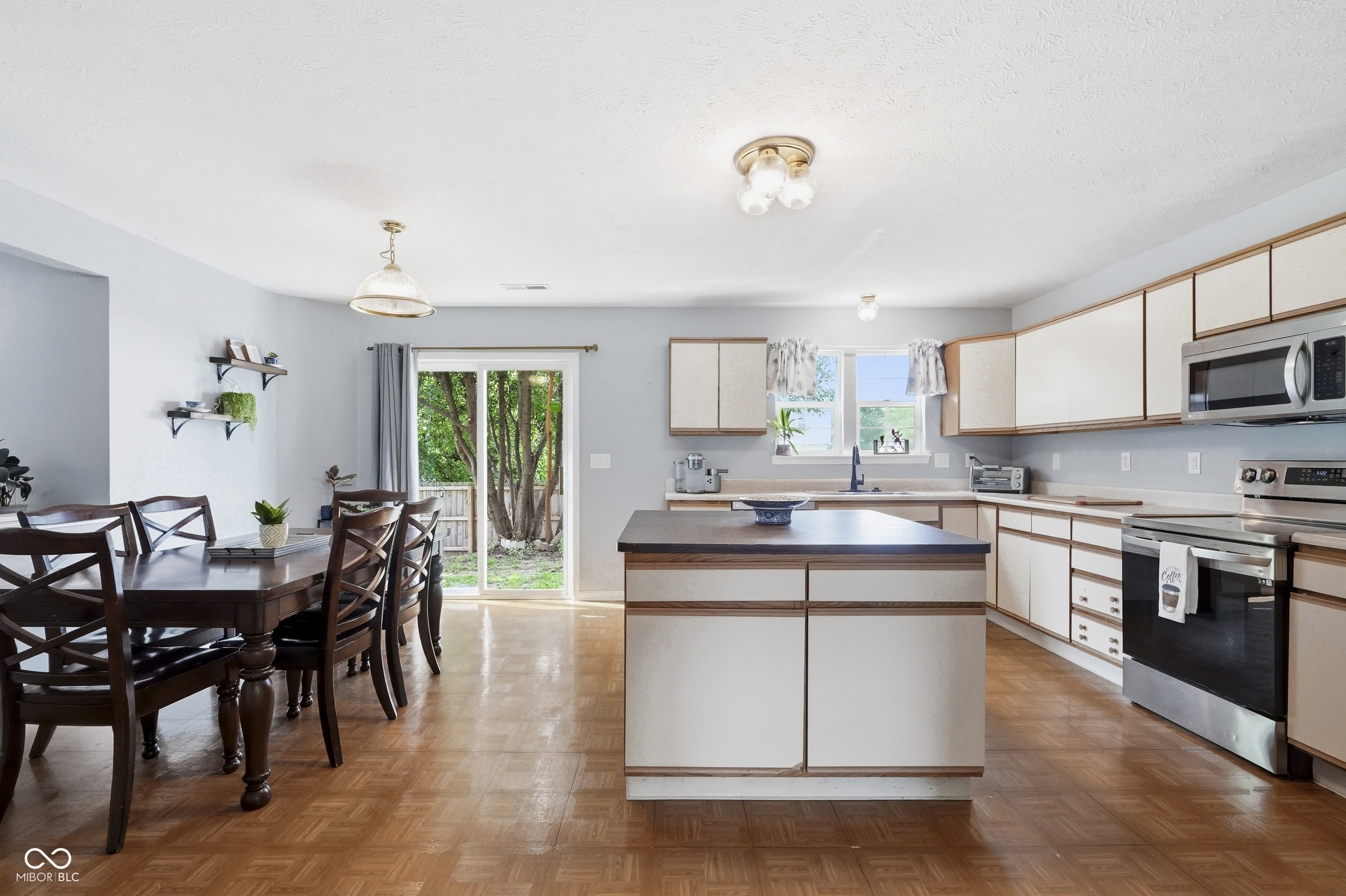 3915 Rosefinch Circle