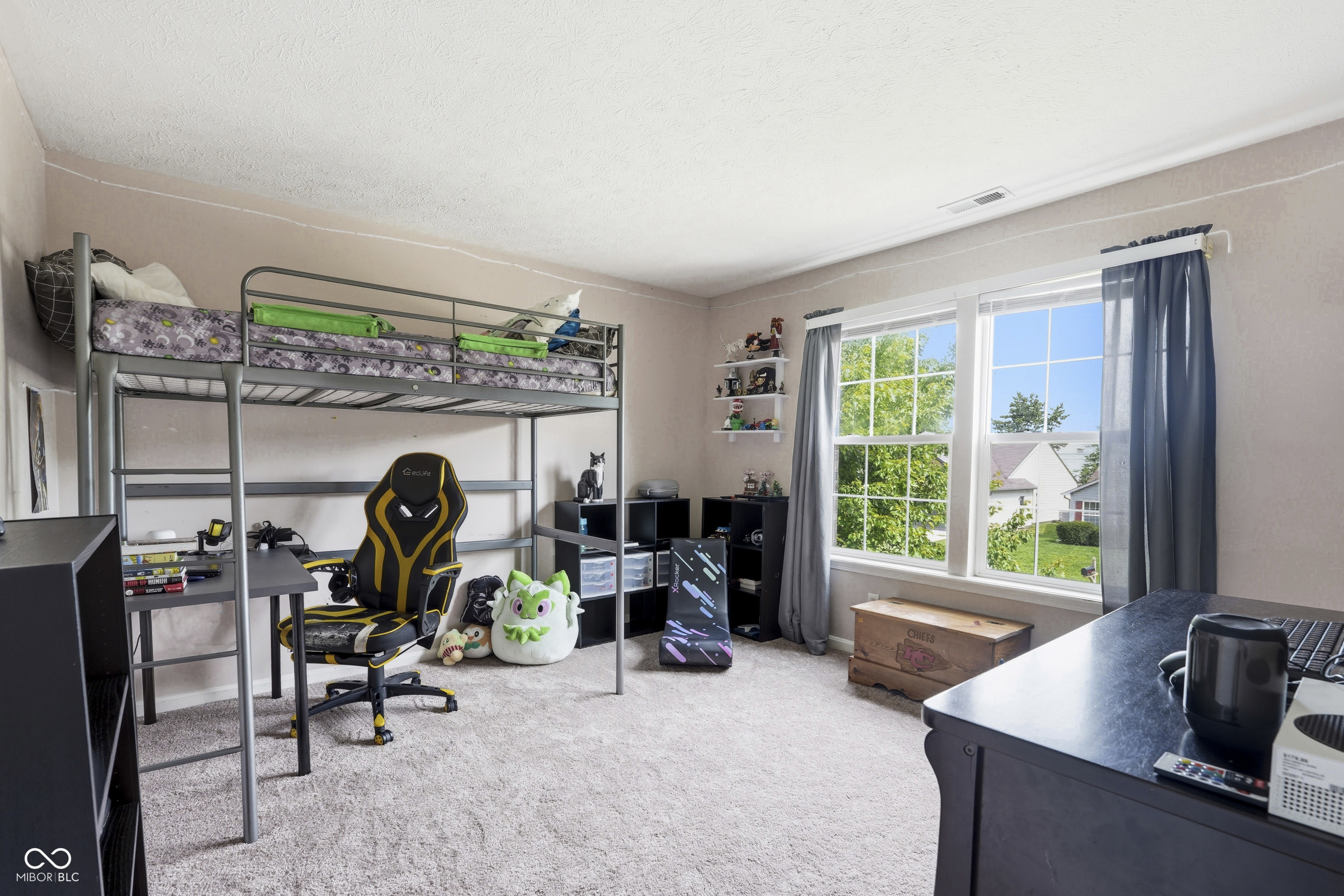 3915 Rosefinch Circle