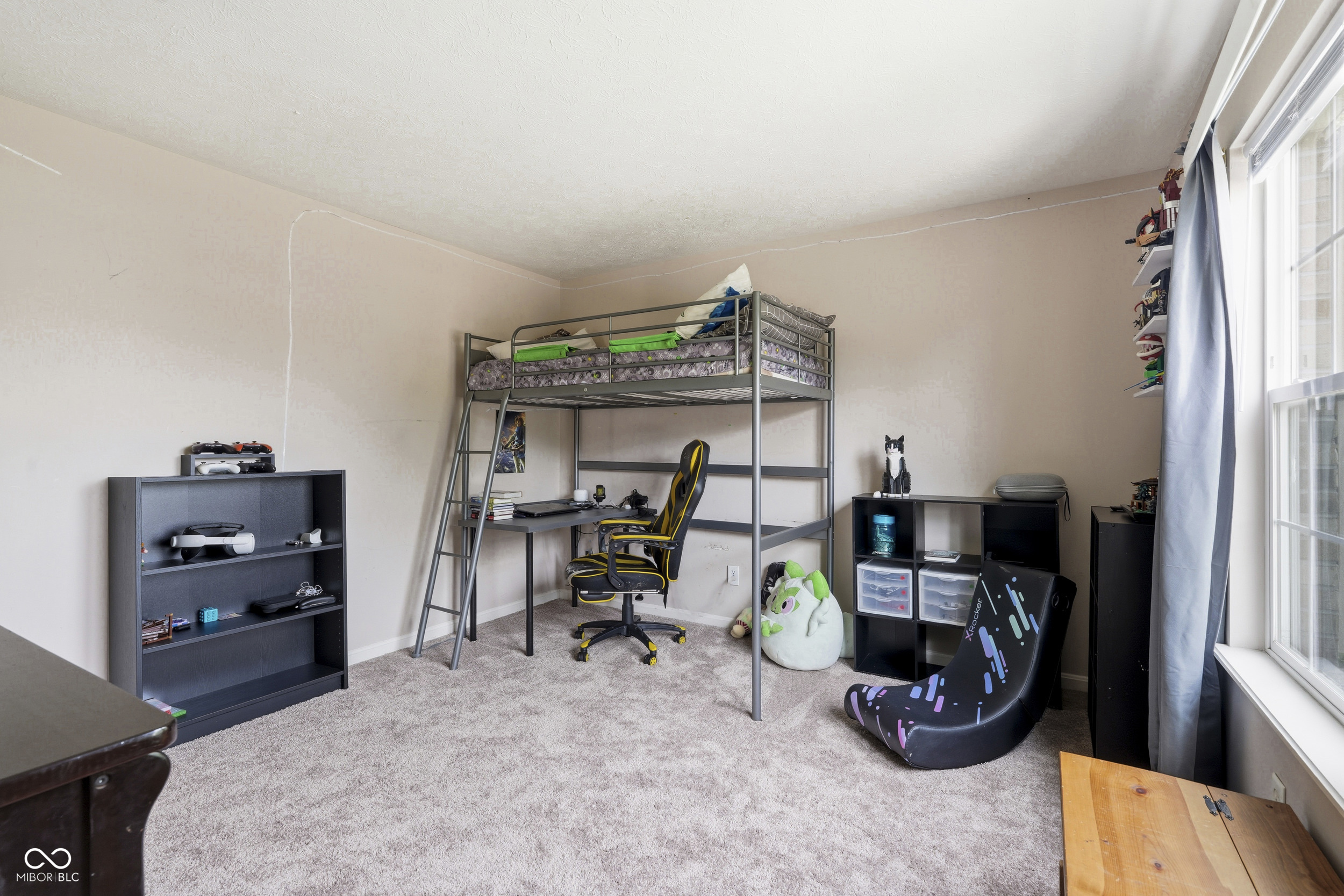 3915 Rosefinch Circle