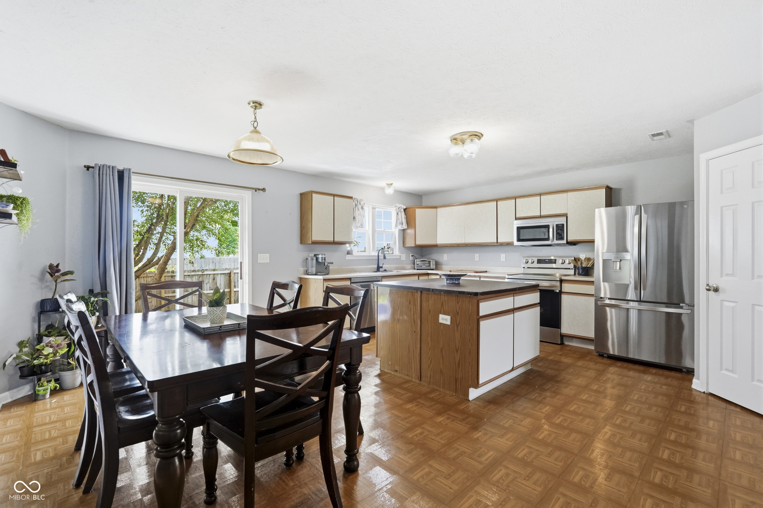 3915 Rosefinch Circle