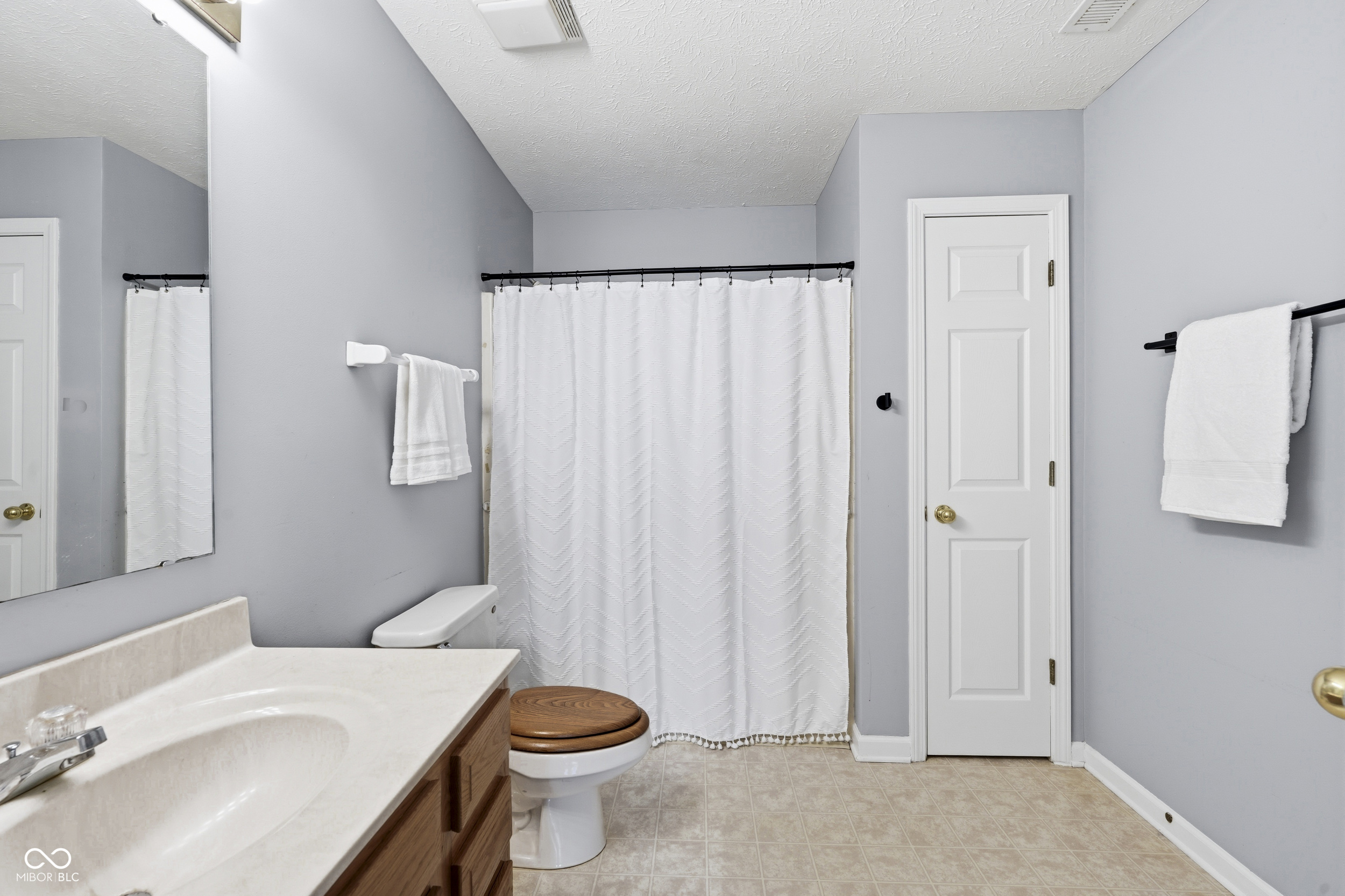 3915 Rosefinch Circle