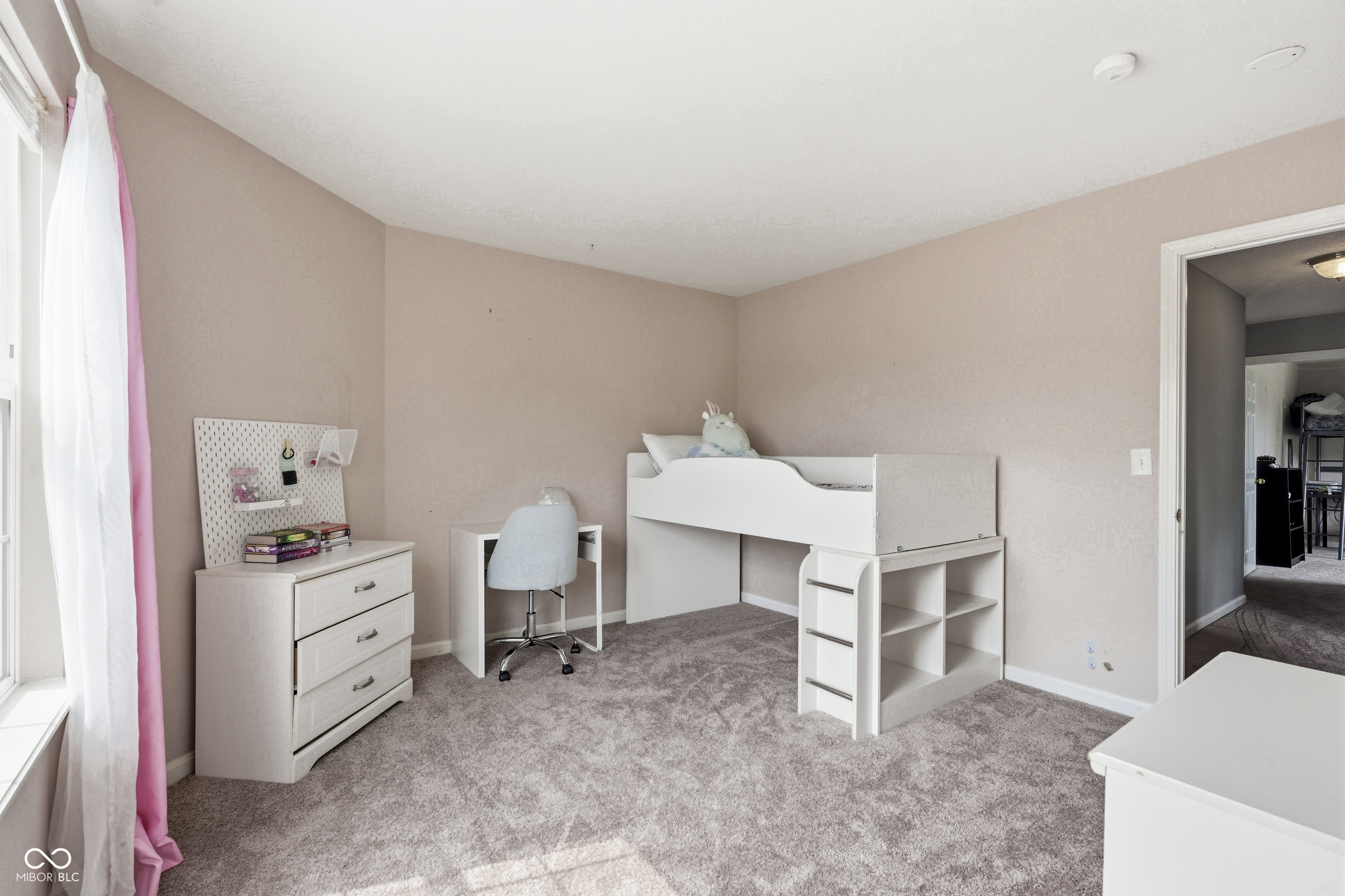 3915 Rosefinch Circle