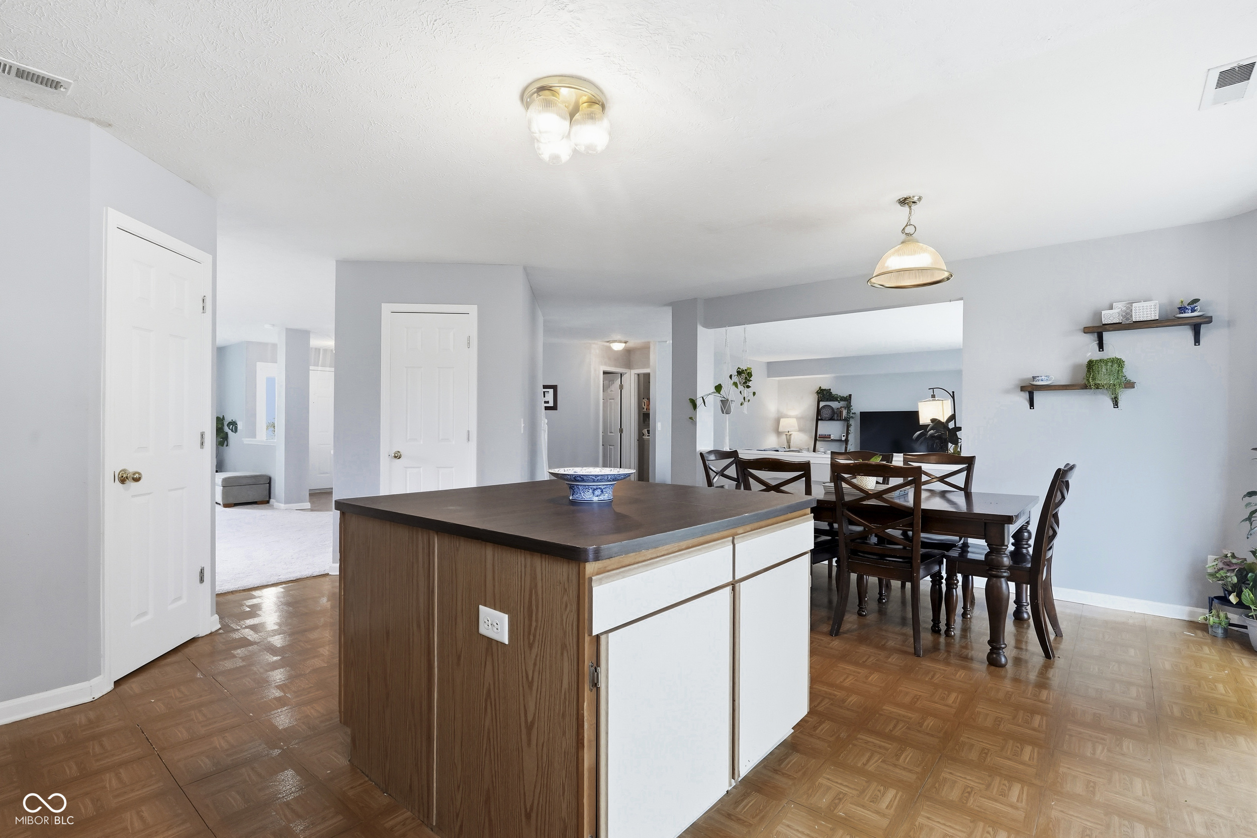3915 Rosefinch Circle