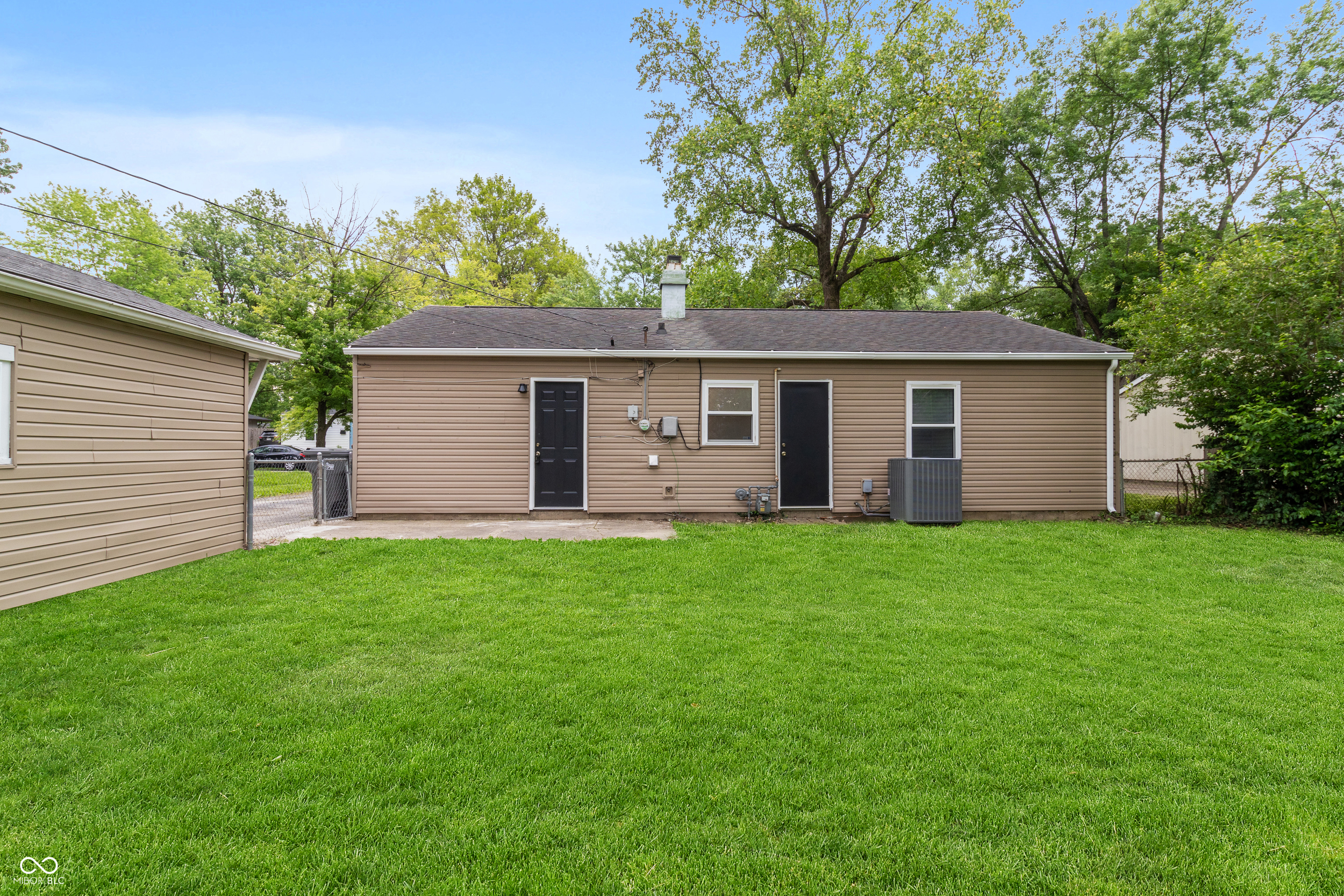 8128 Barry Road