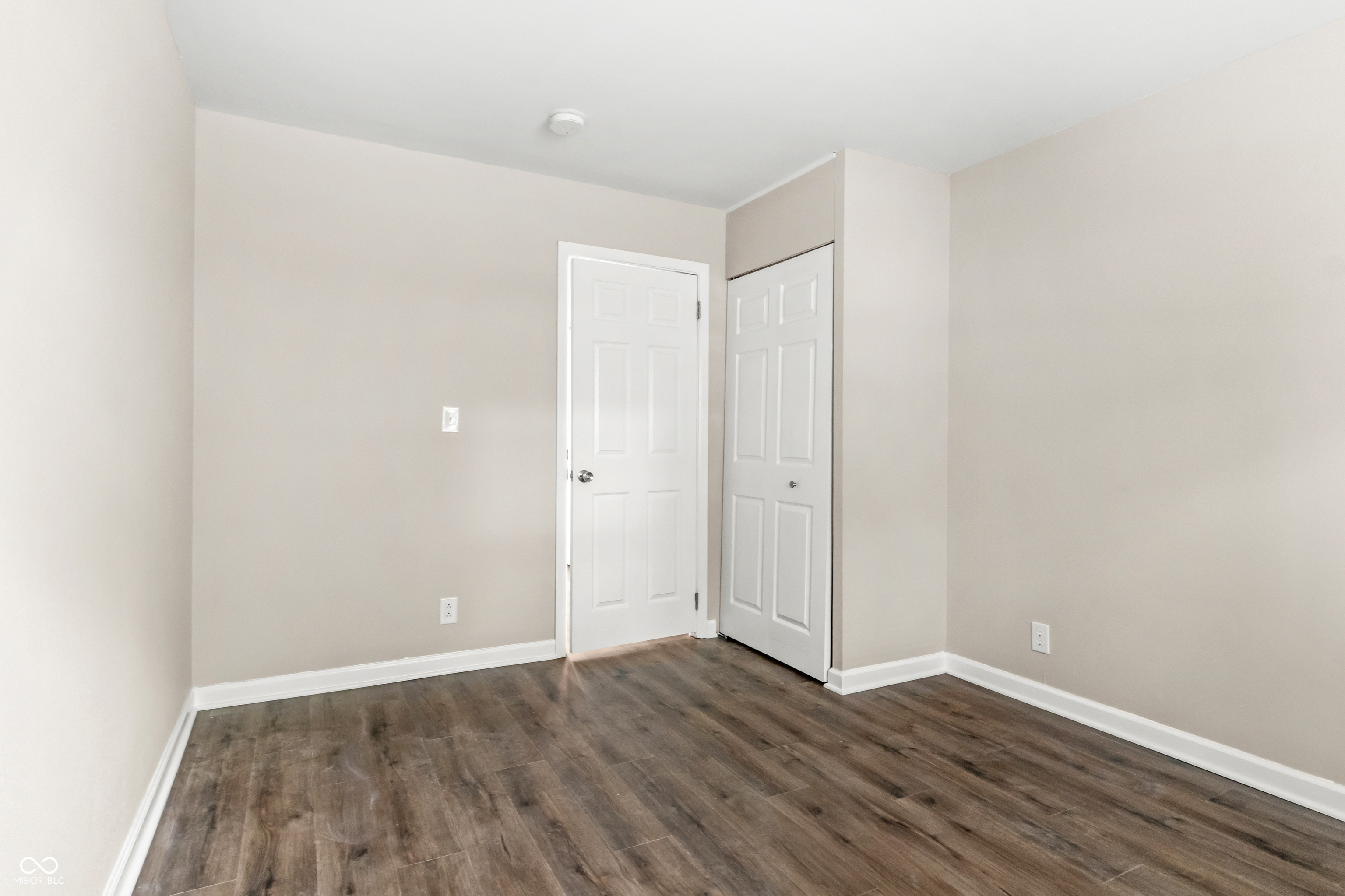 8128 Barry Road