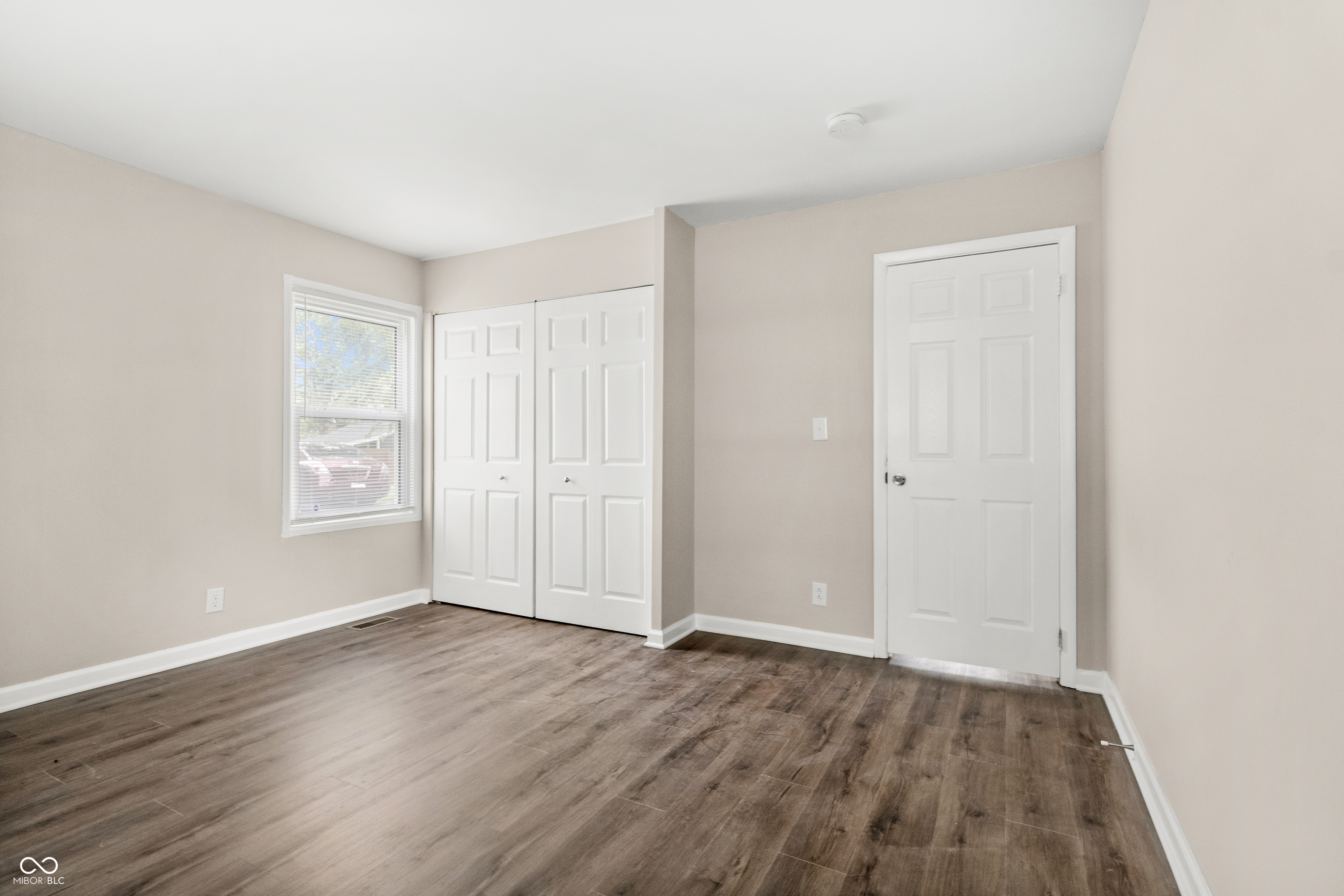 8128 Barry Road