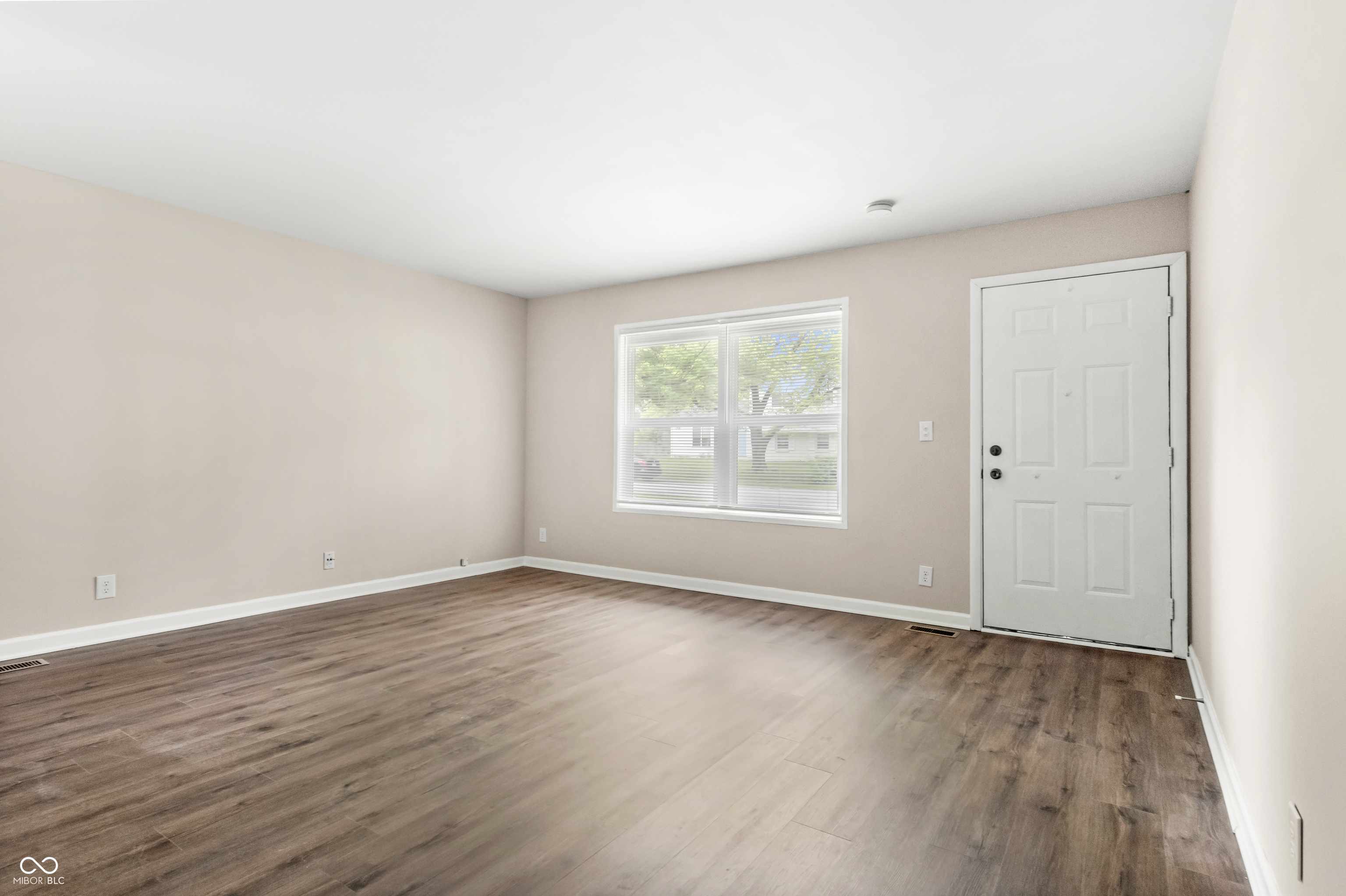 8128 Barry Road