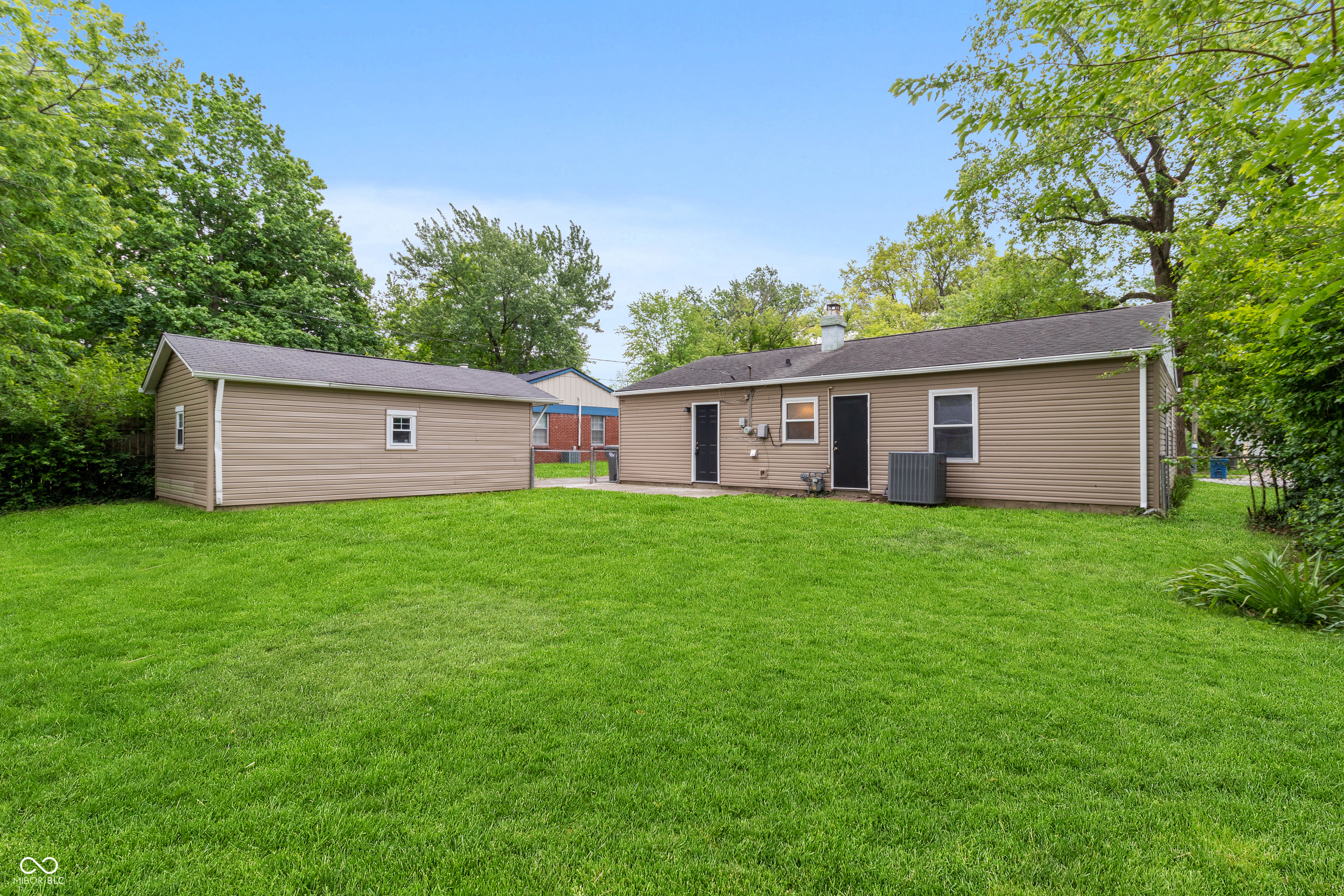 8128 Barry Road