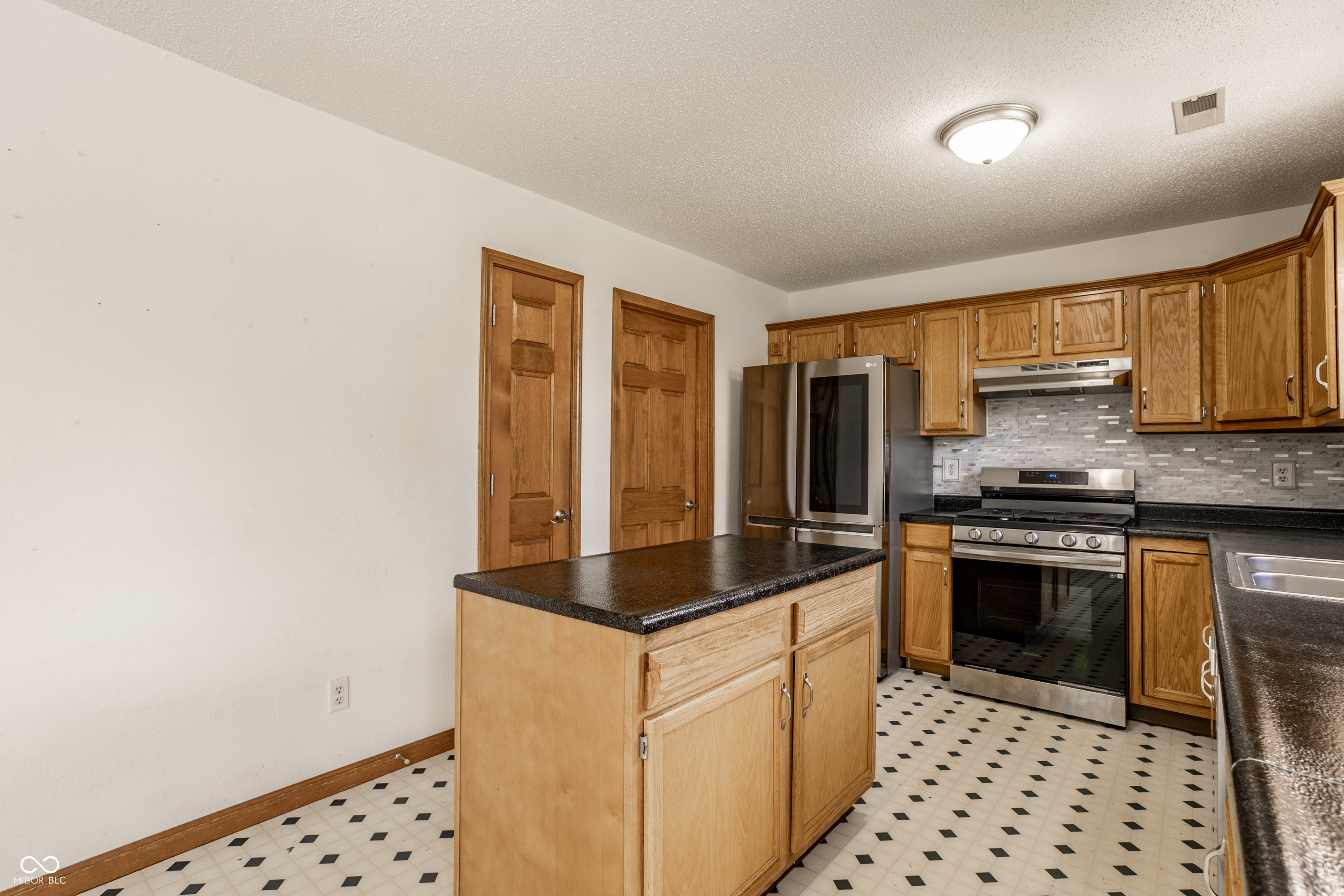 1203 Lindsey Lane
