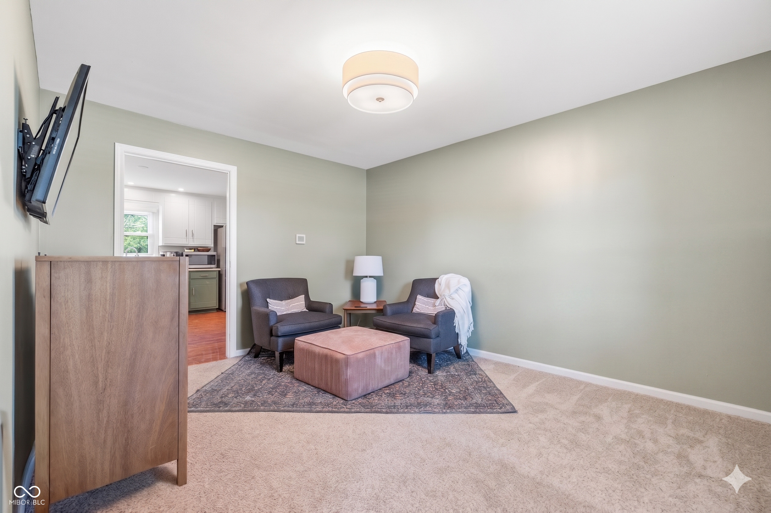 10716 W Lakeshore Drive