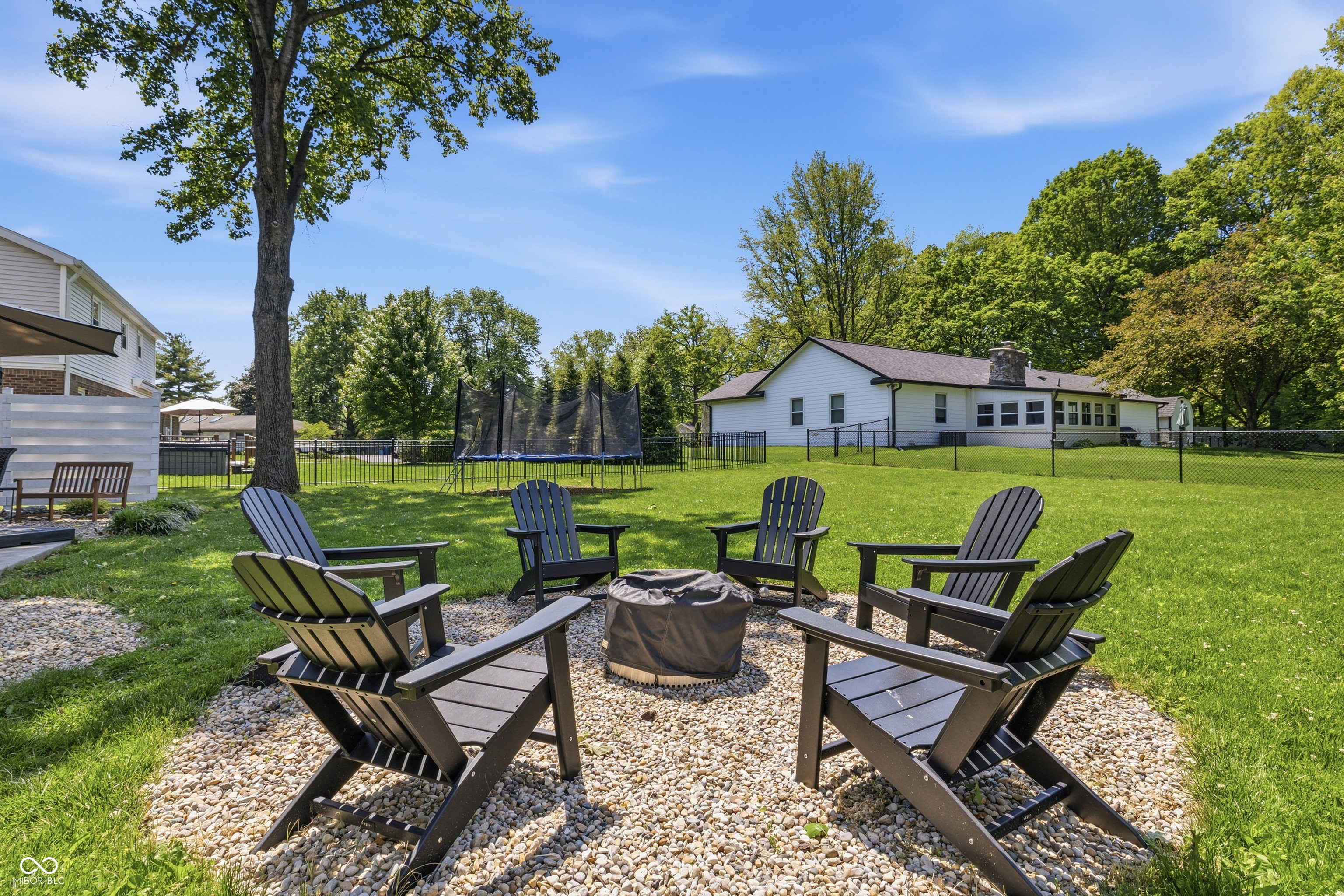 10716 W Lakeshore Drive