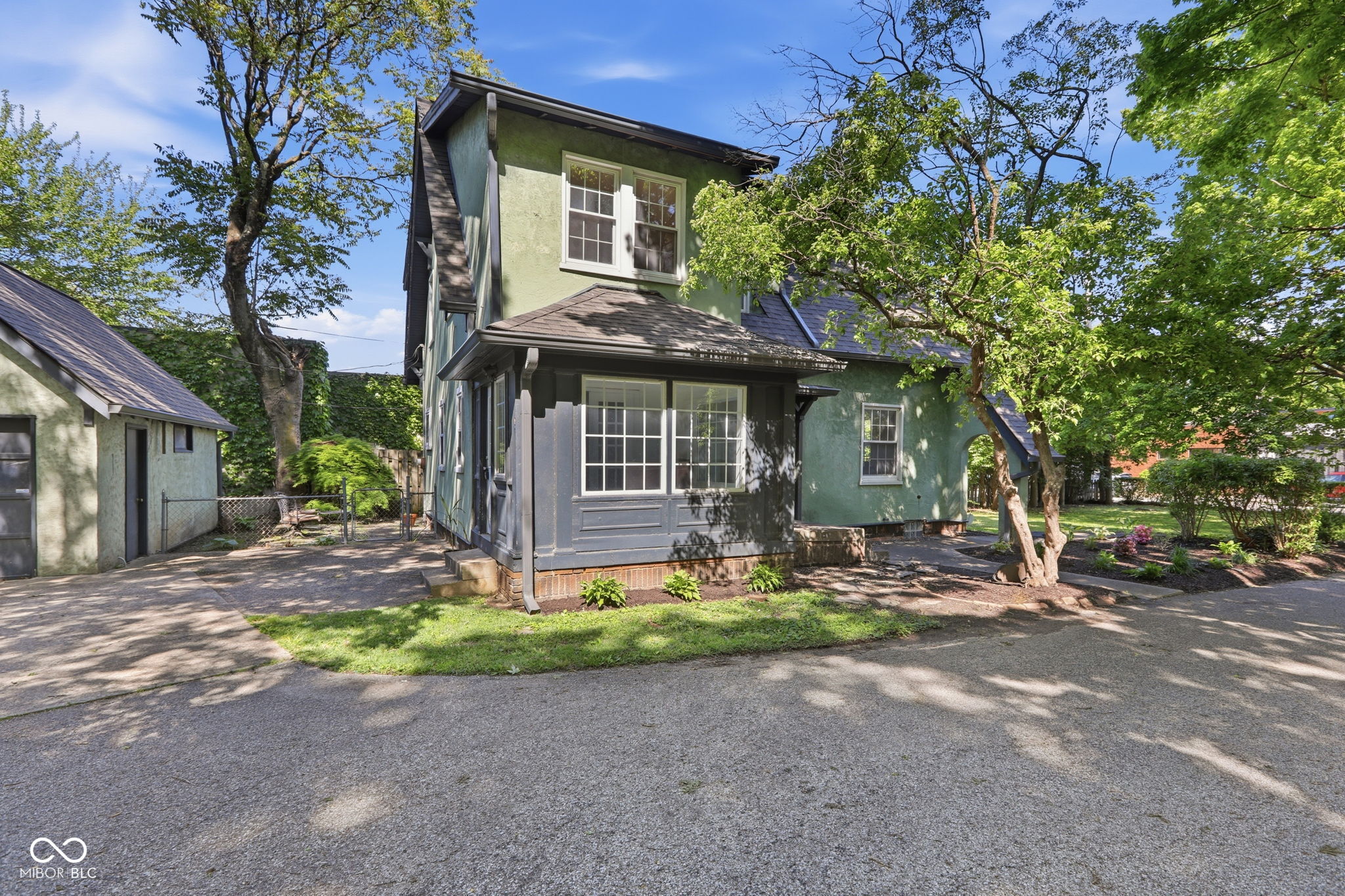 715 Kessler Blvd E Drive