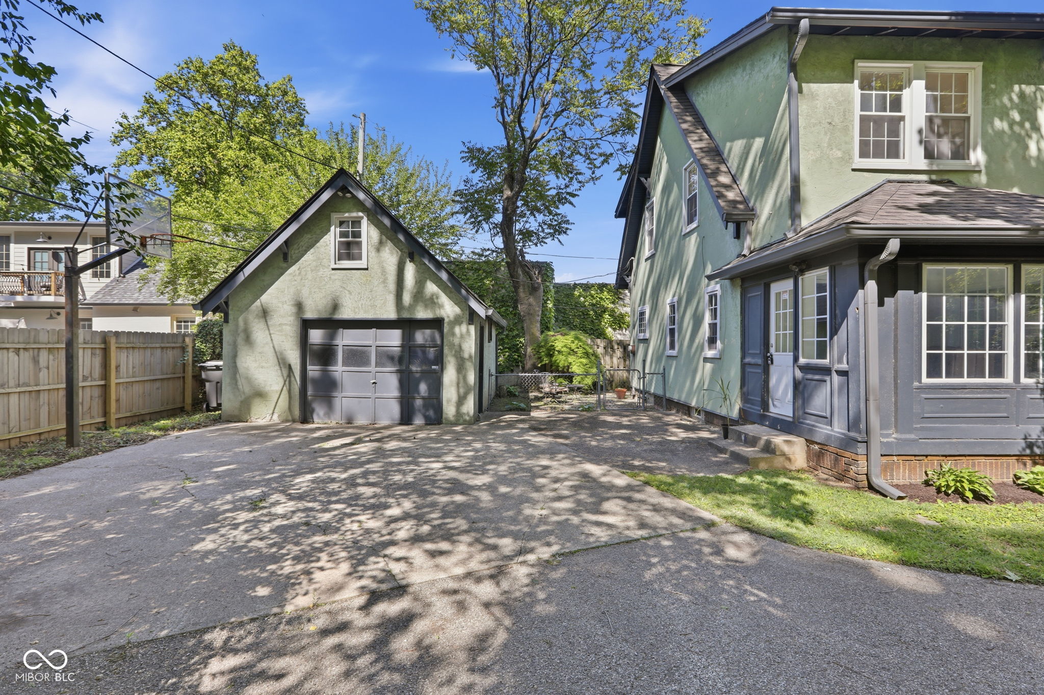 715 Kessler Blvd E Drive