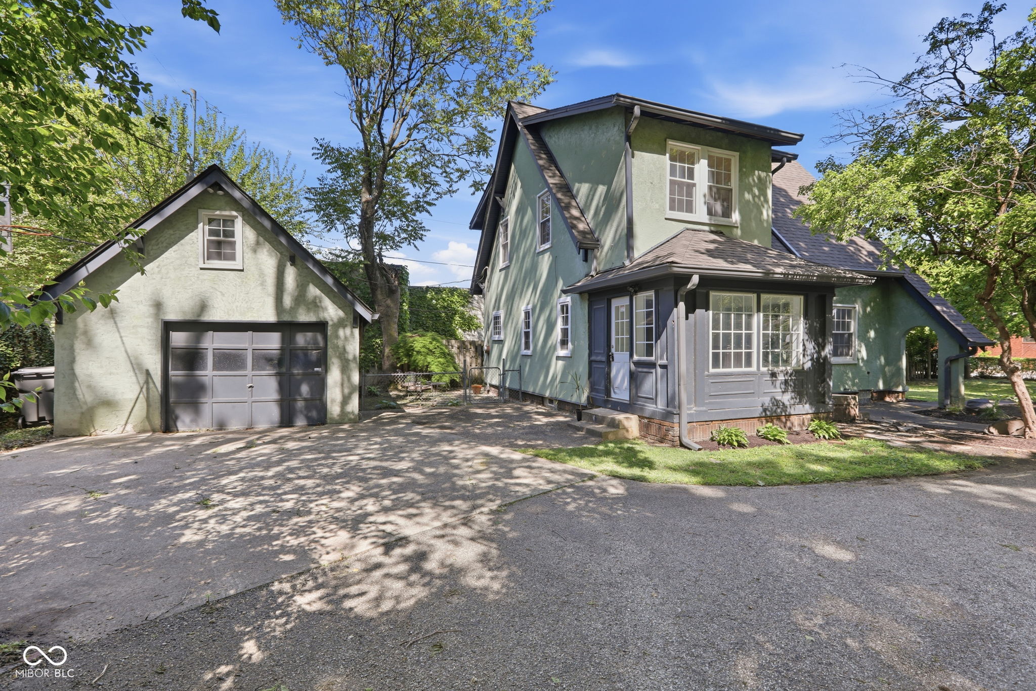 715 Kessler Blvd E Drive