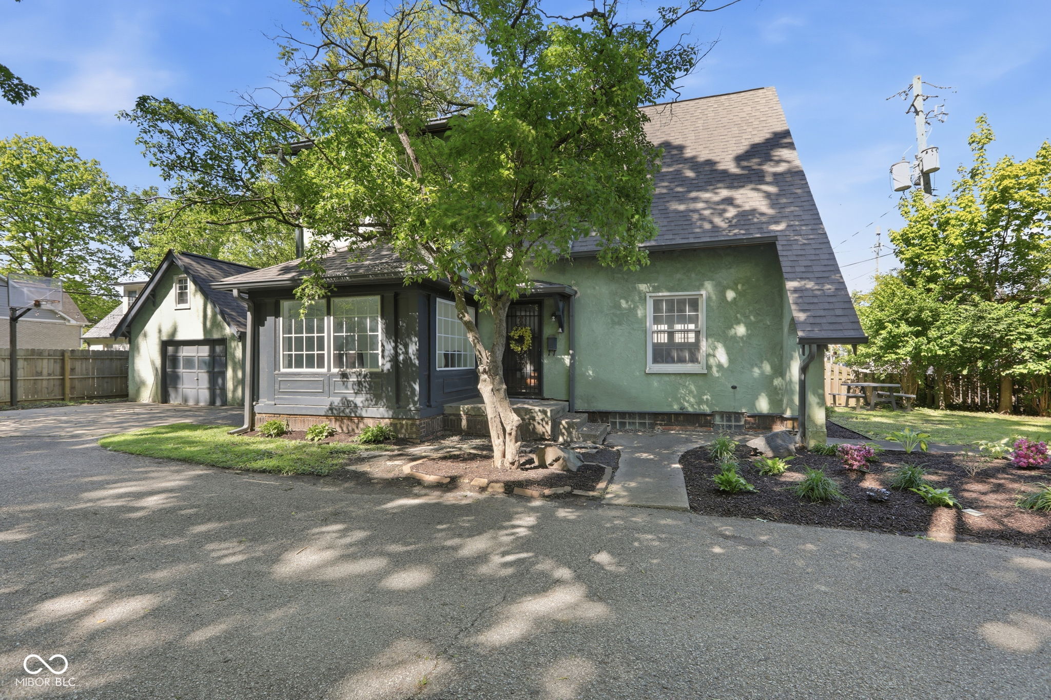 715 Kessler Blvd E Drive