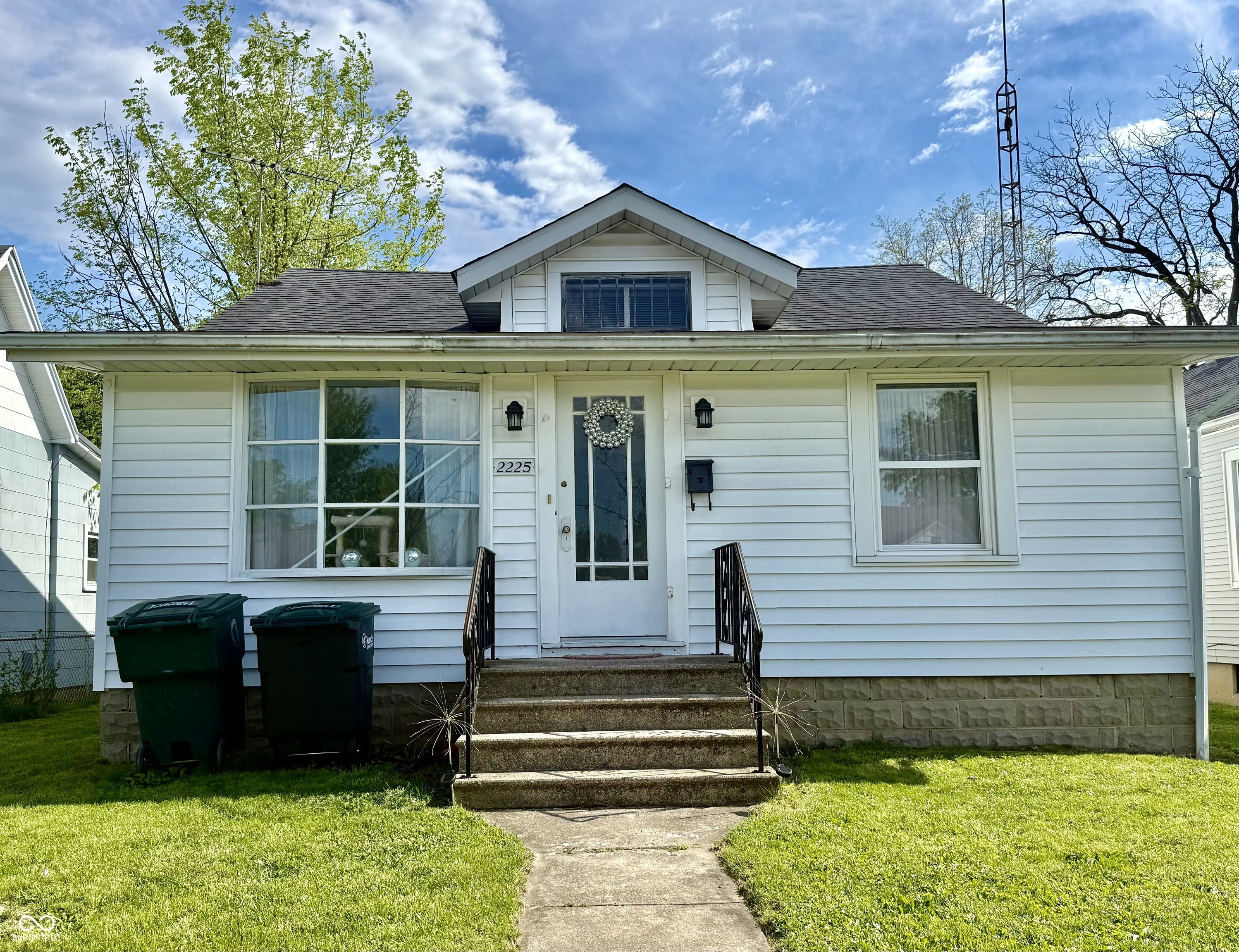 2225 W 7th Street