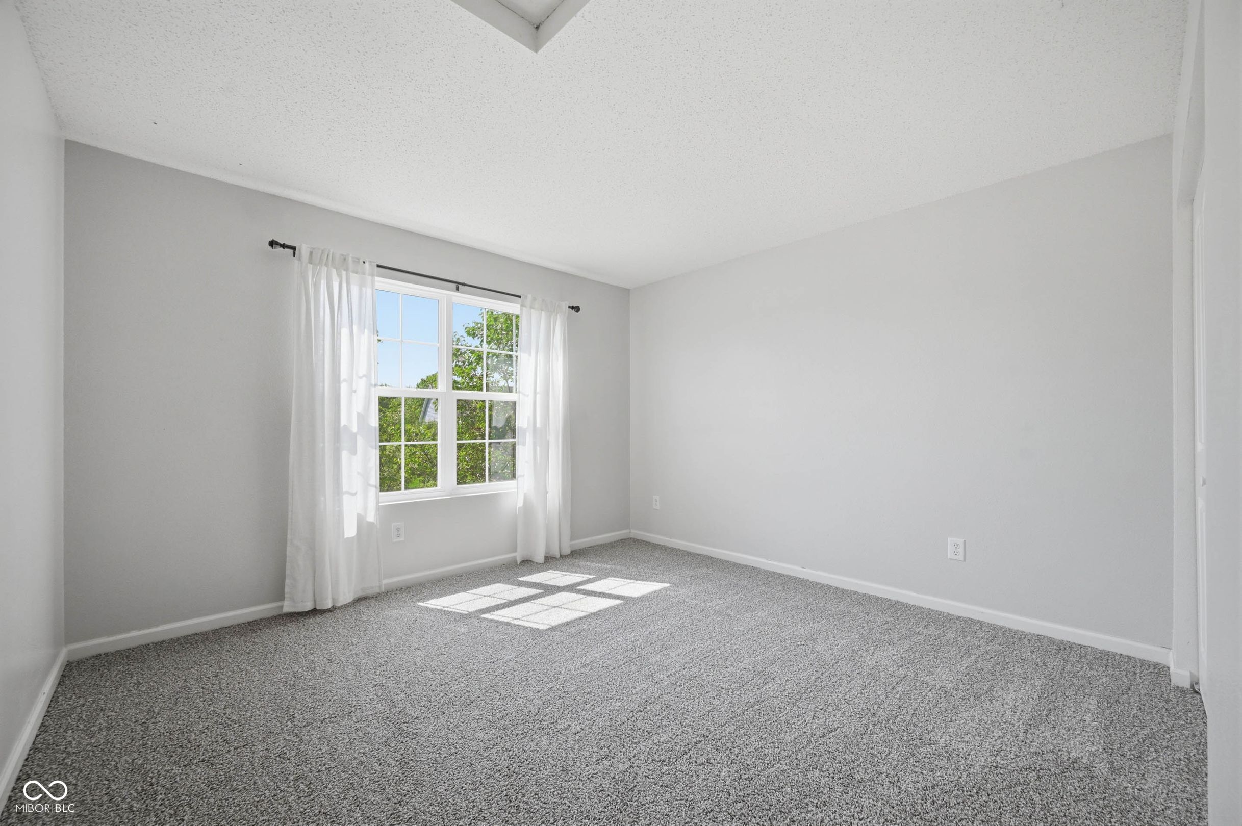 4634 Amesbury Place