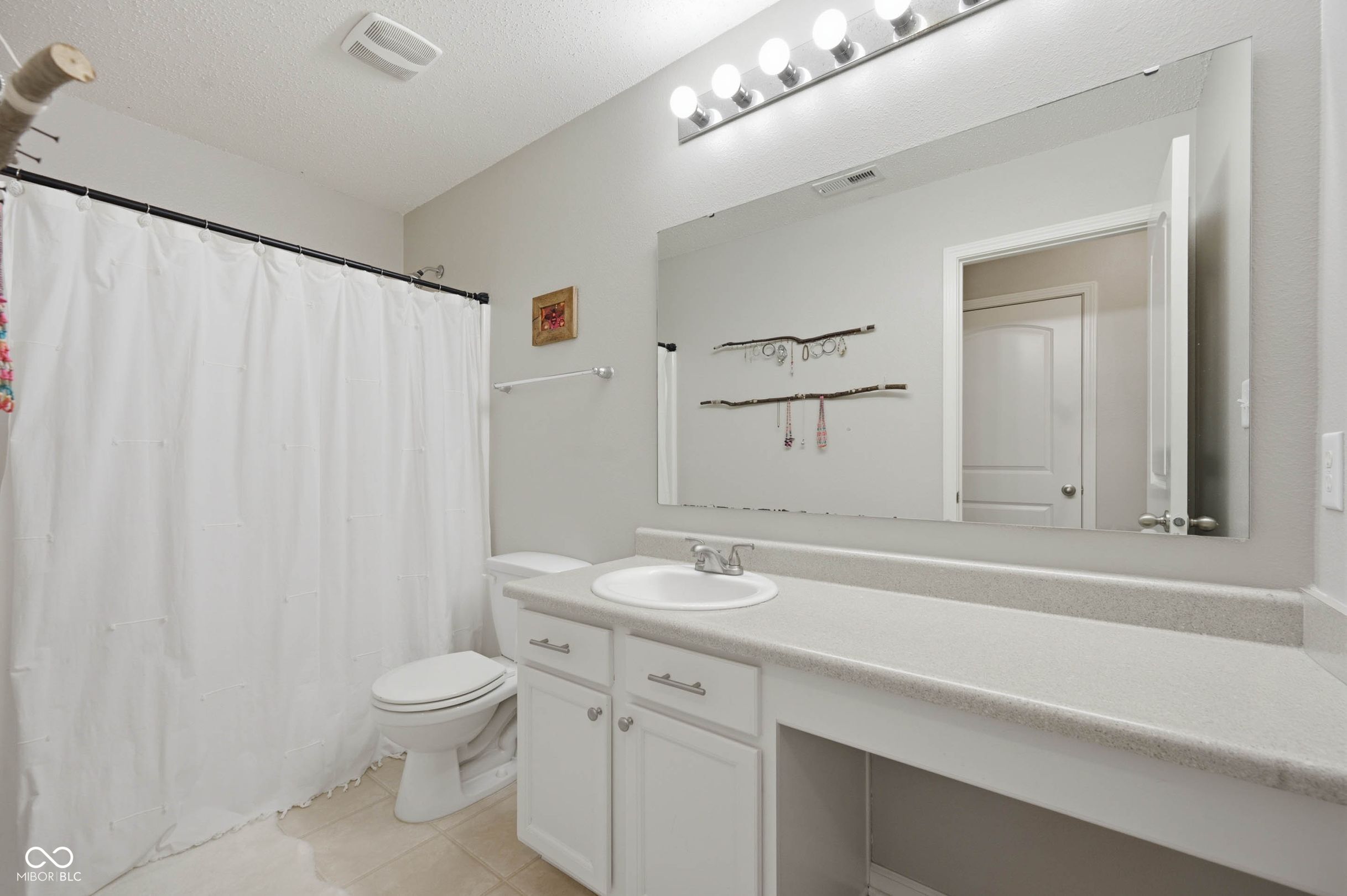 4634 Amesbury Place