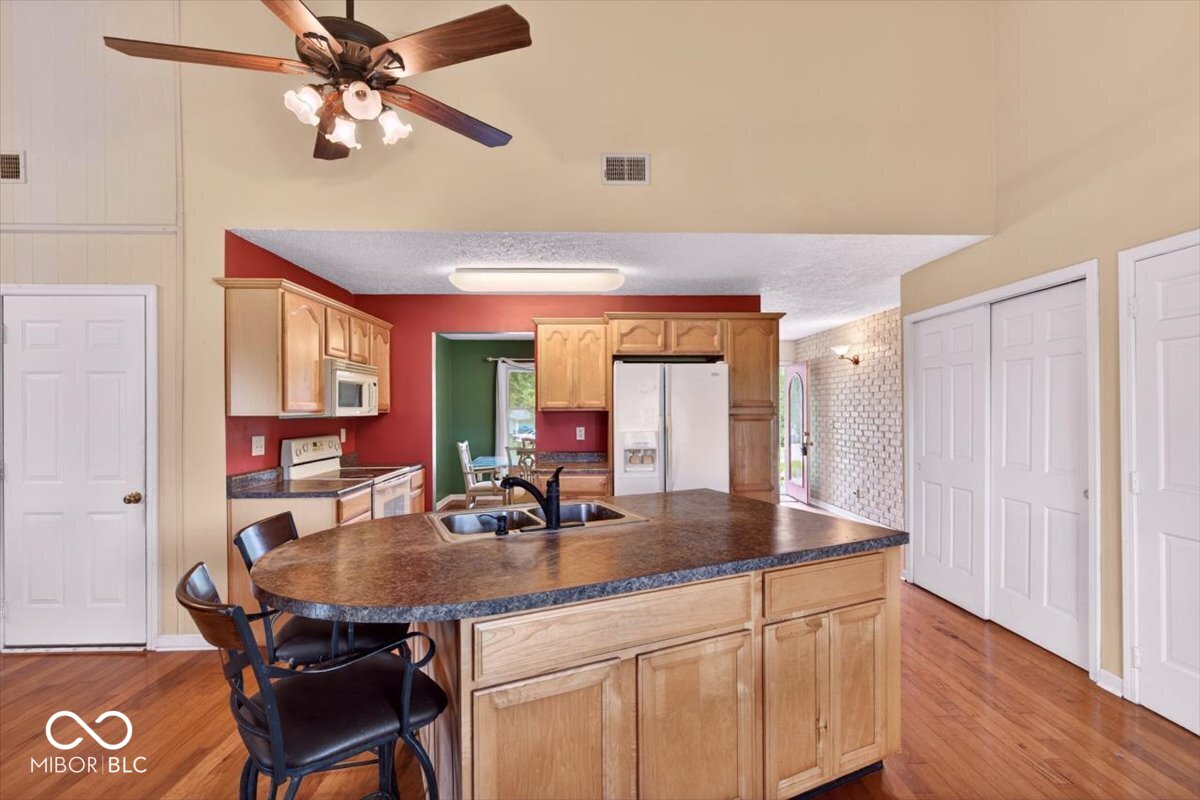 909 Cardinal Drive
