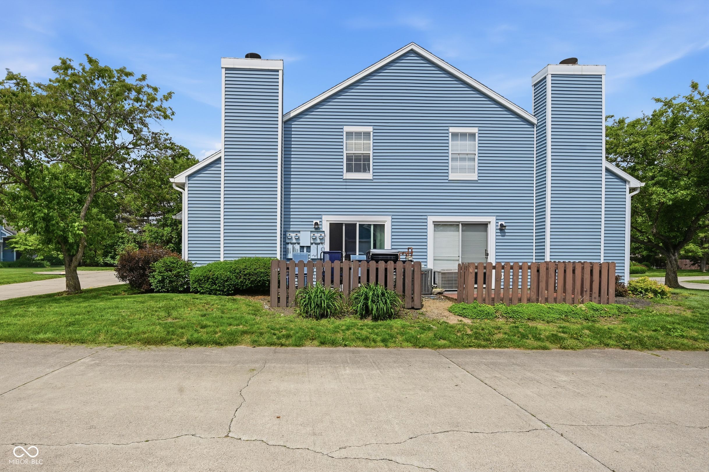3606 N Lakeside Drive
