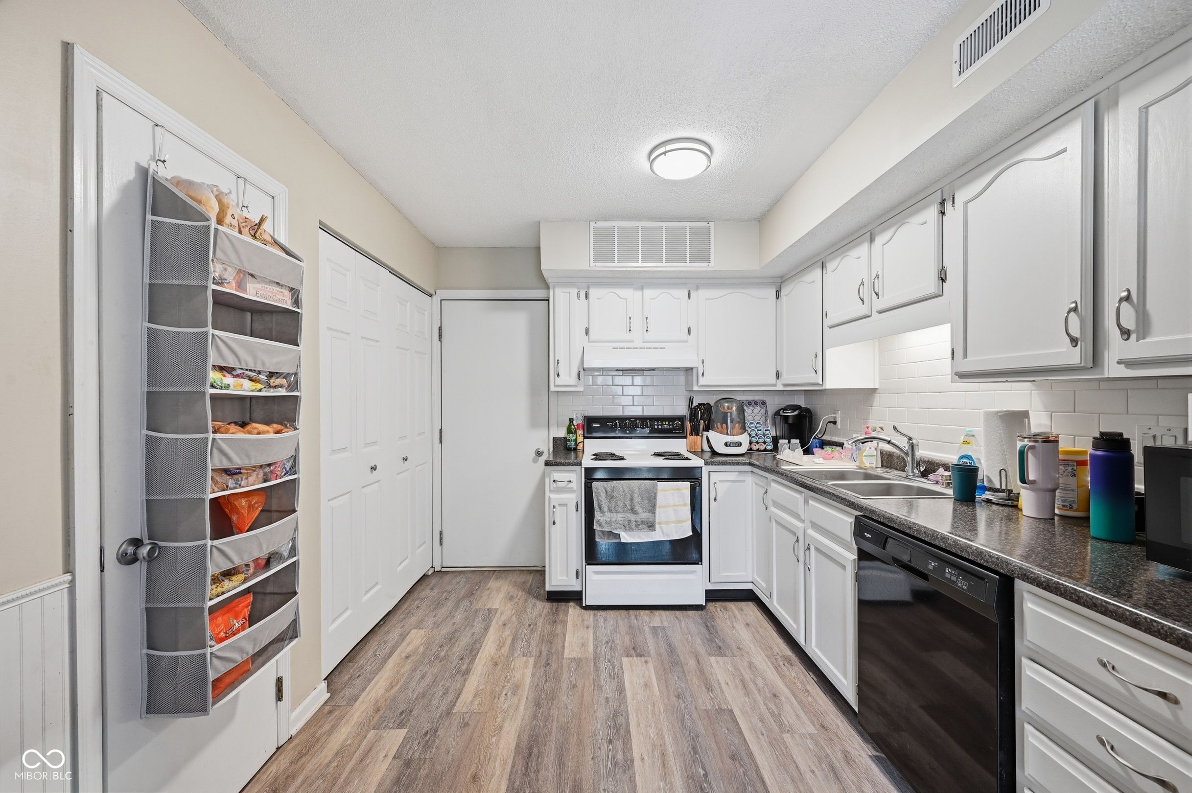 3606 N Lakeside Drive
