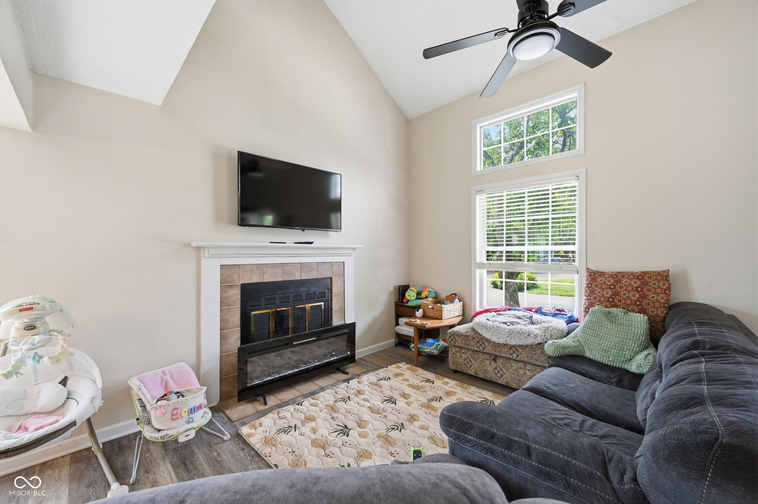 3606 N Lakeside Drive