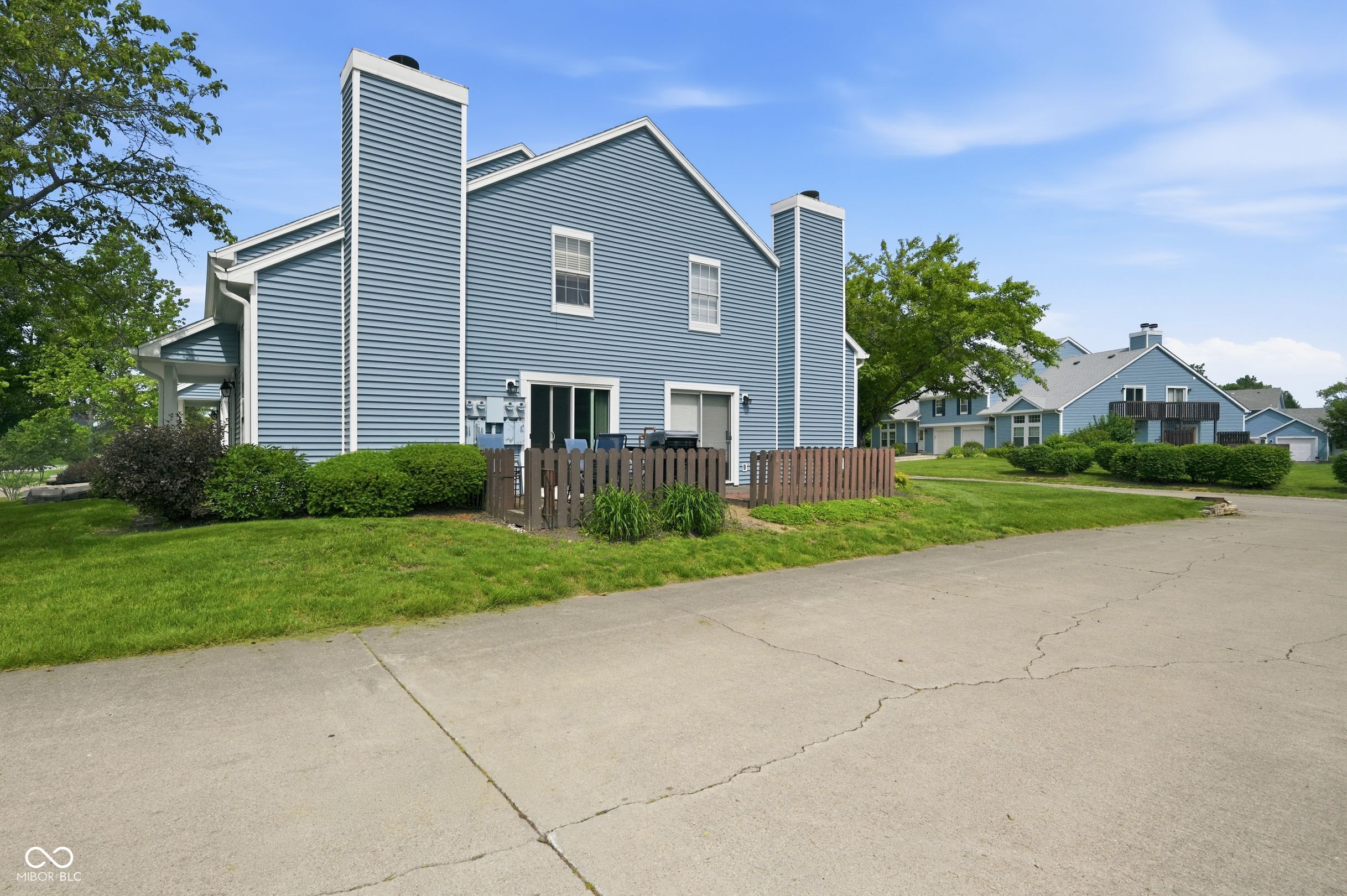 3606 N Lakeside Drive