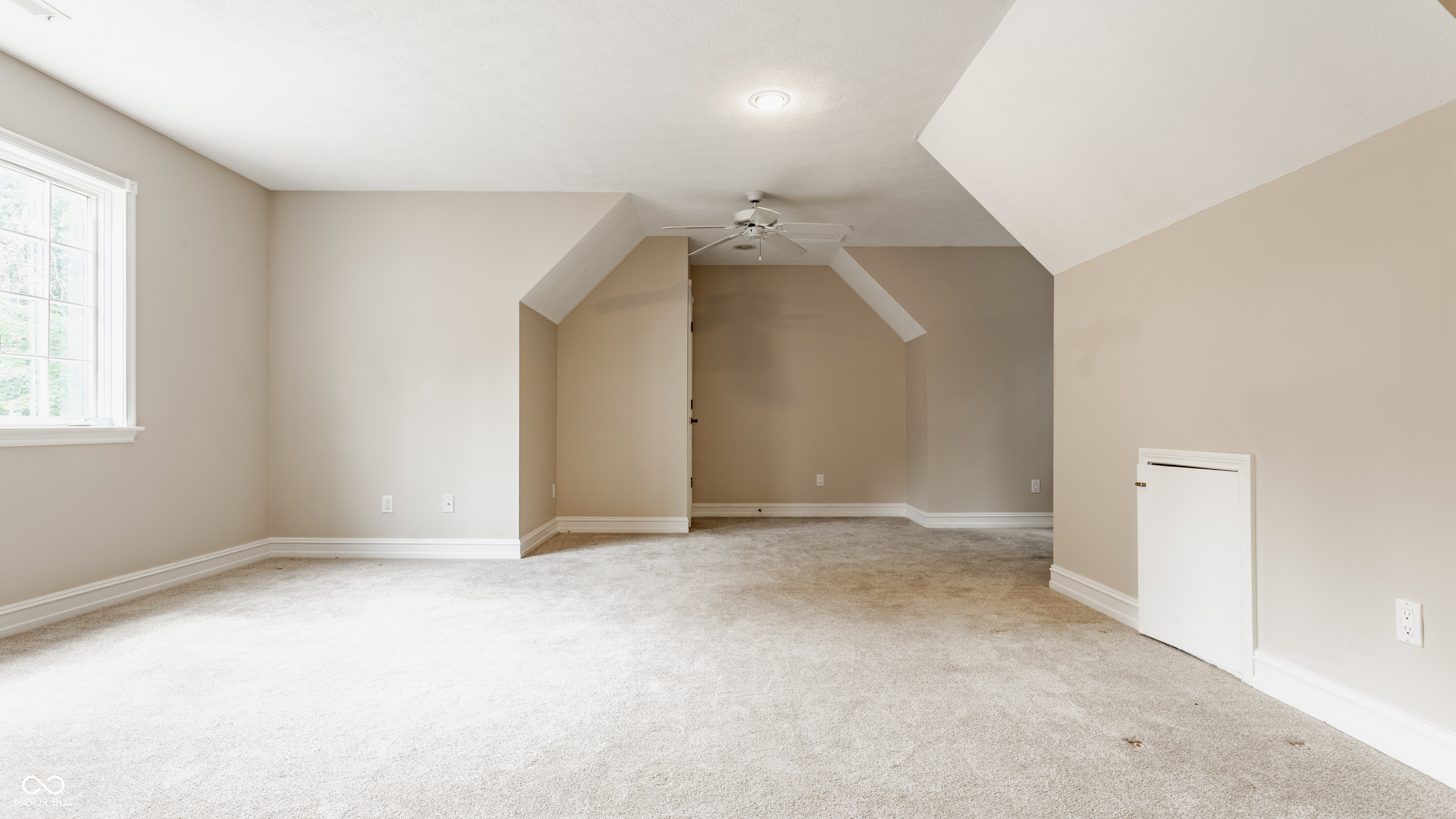 10195 Oak Ridge Drive