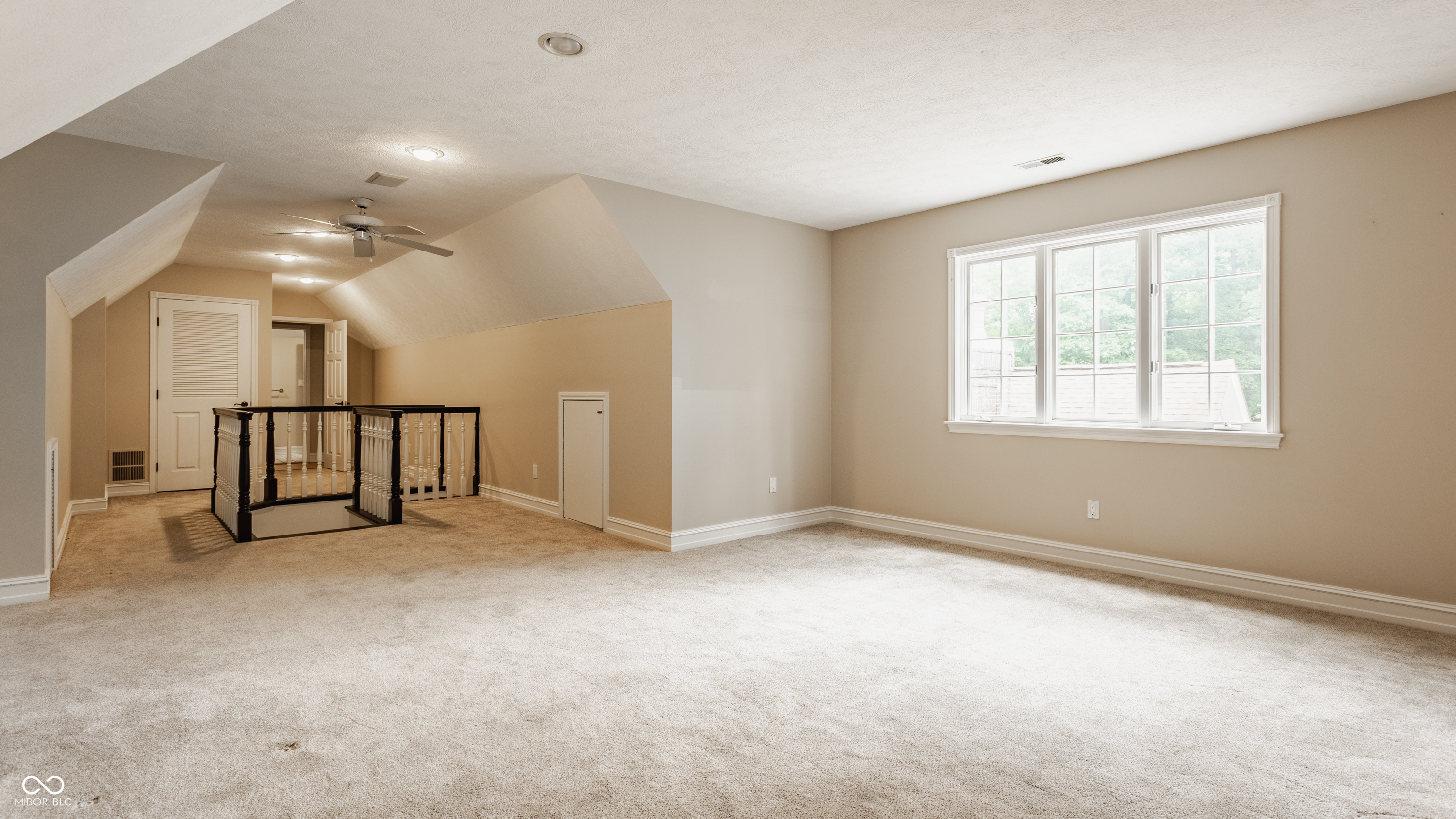 10195 Oak Ridge Drive