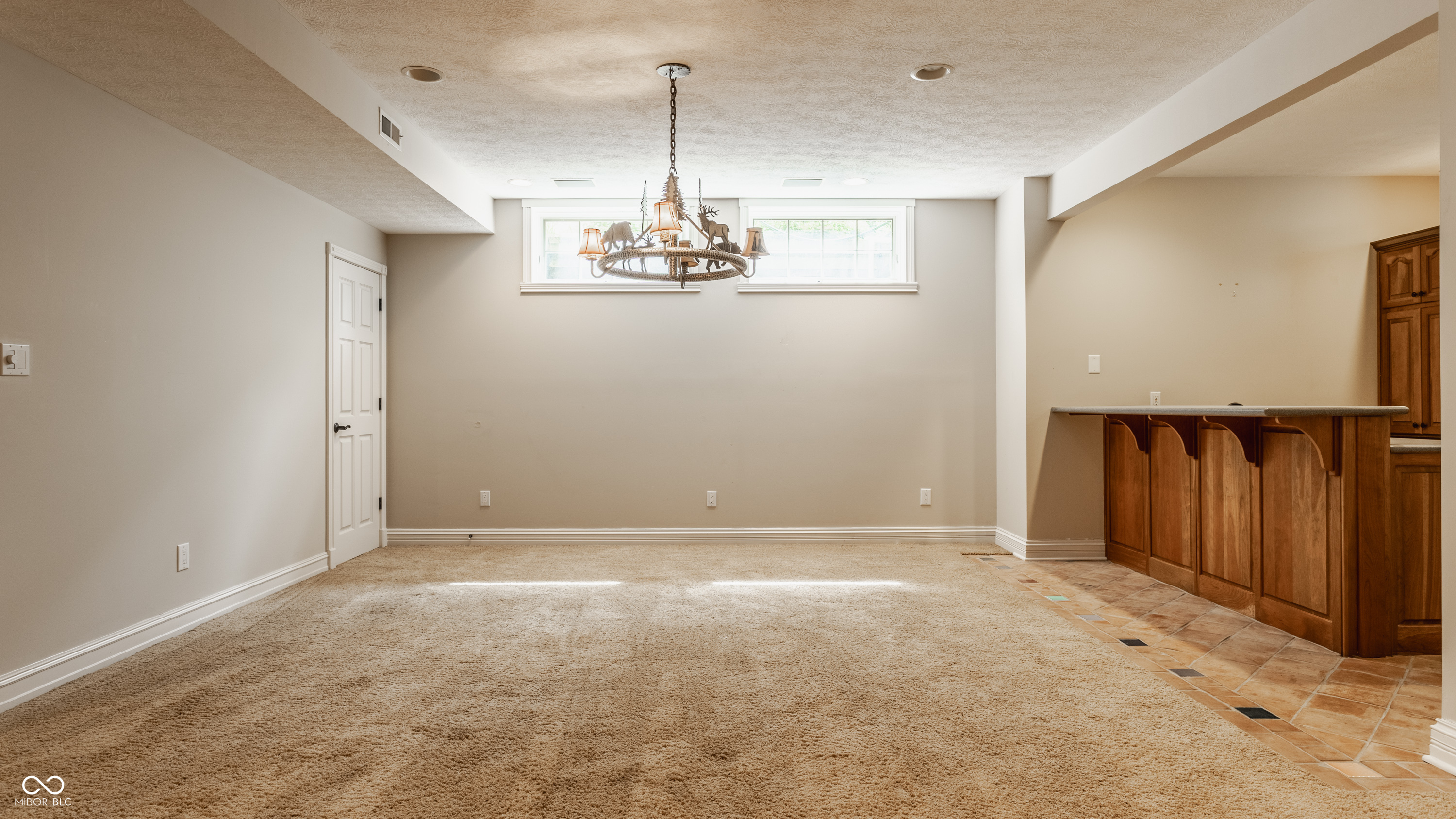 10195 Oak Ridge Drive