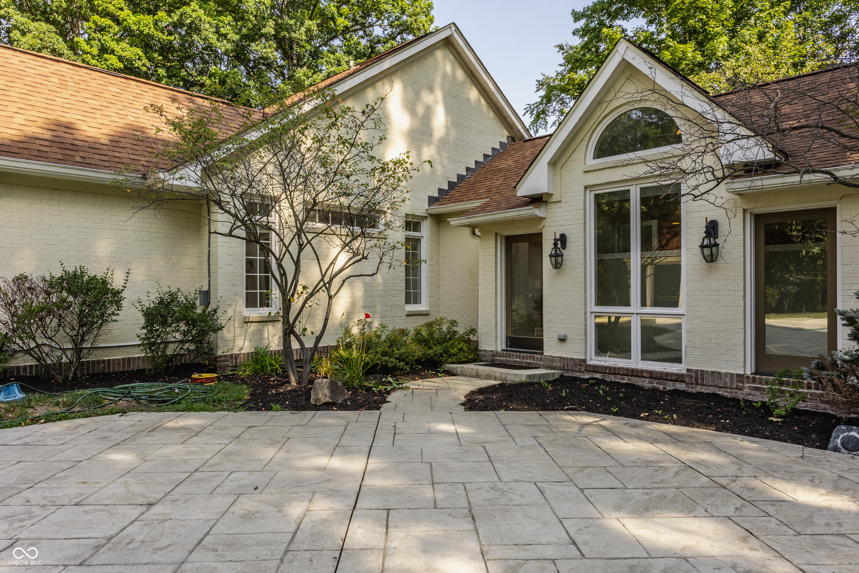 10195 Oak Ridge Drive