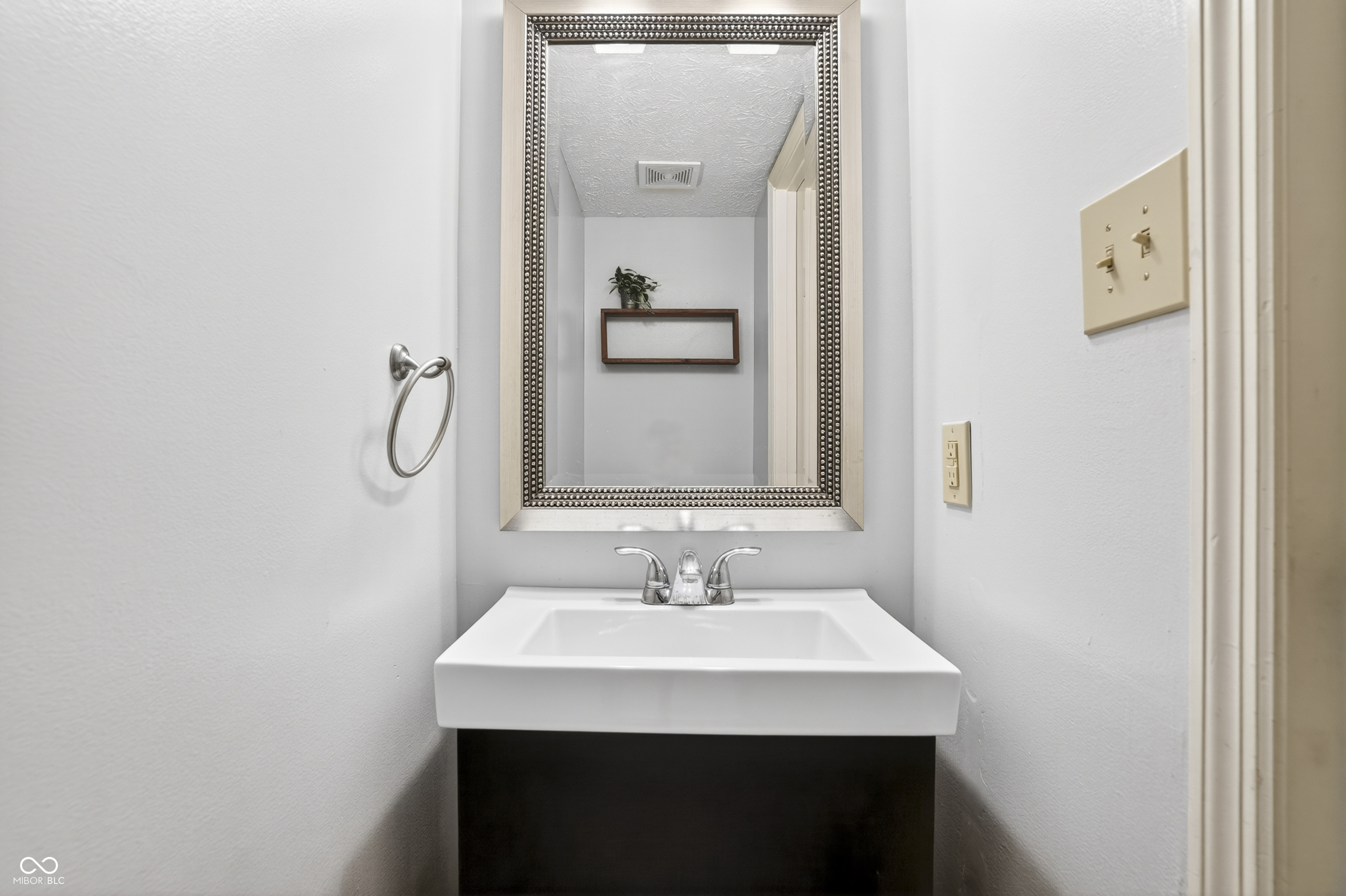 11133 Sunnybay Lane