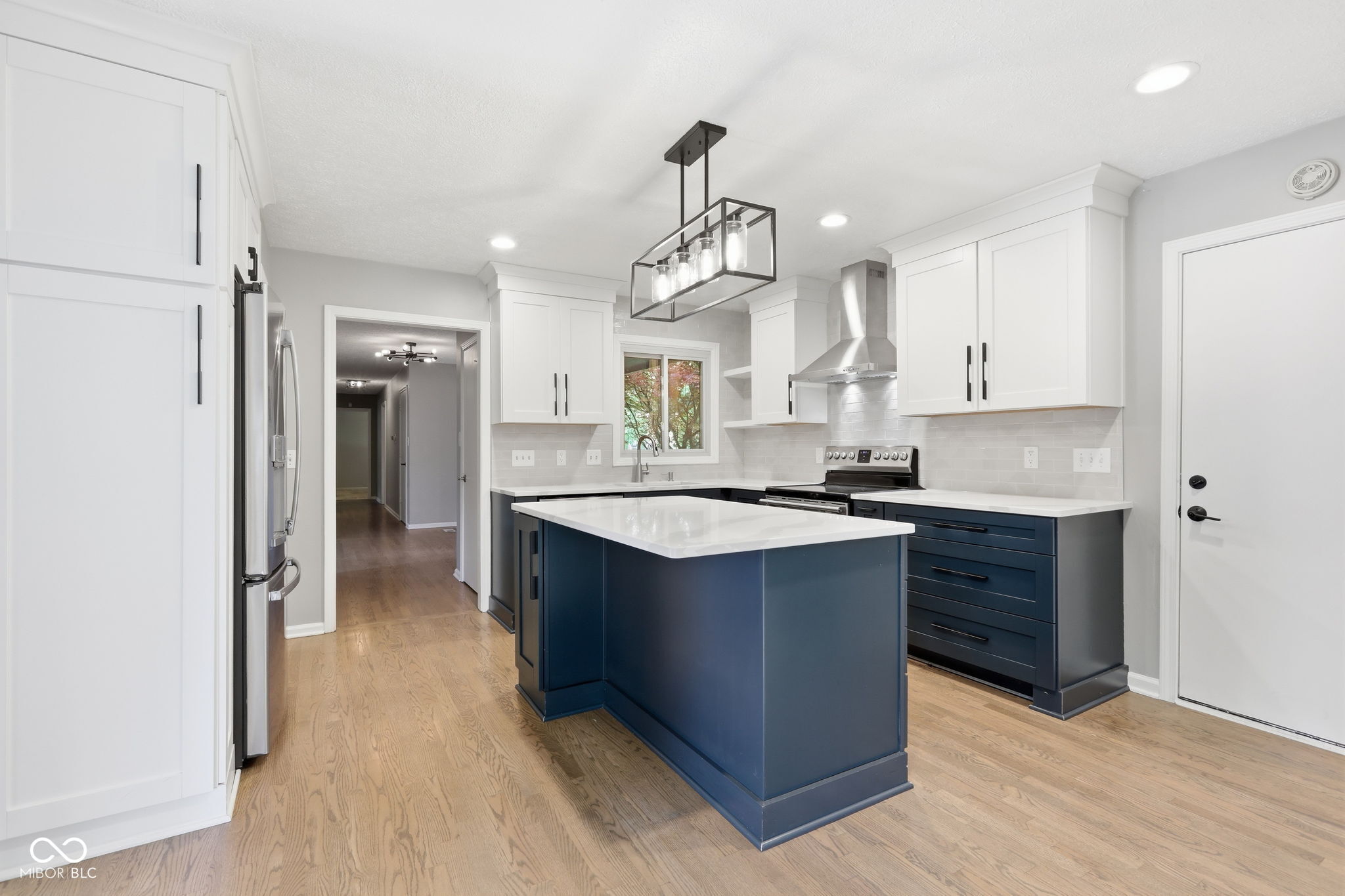 7711 Warbler Way