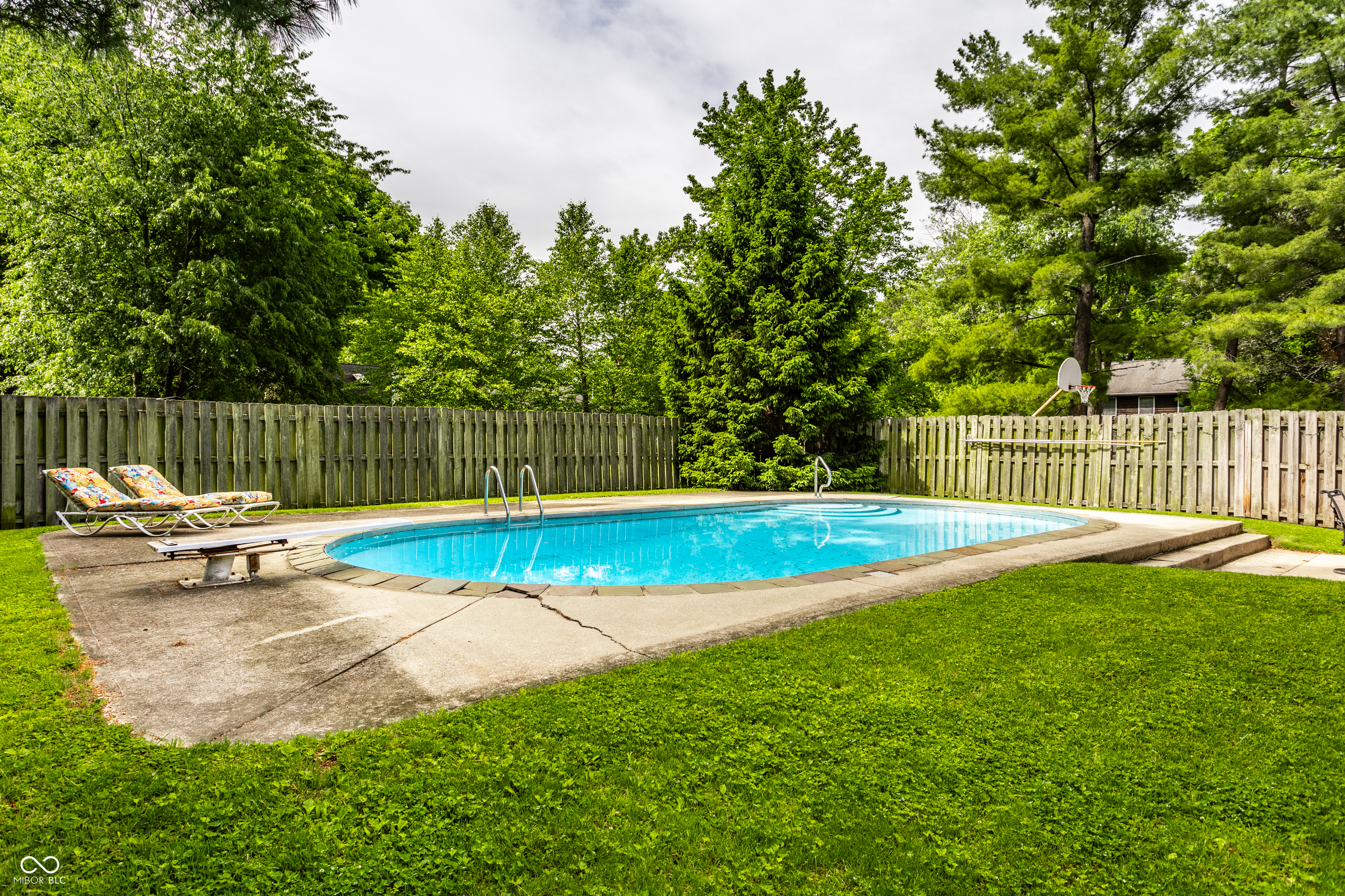 3229 E 69th Street