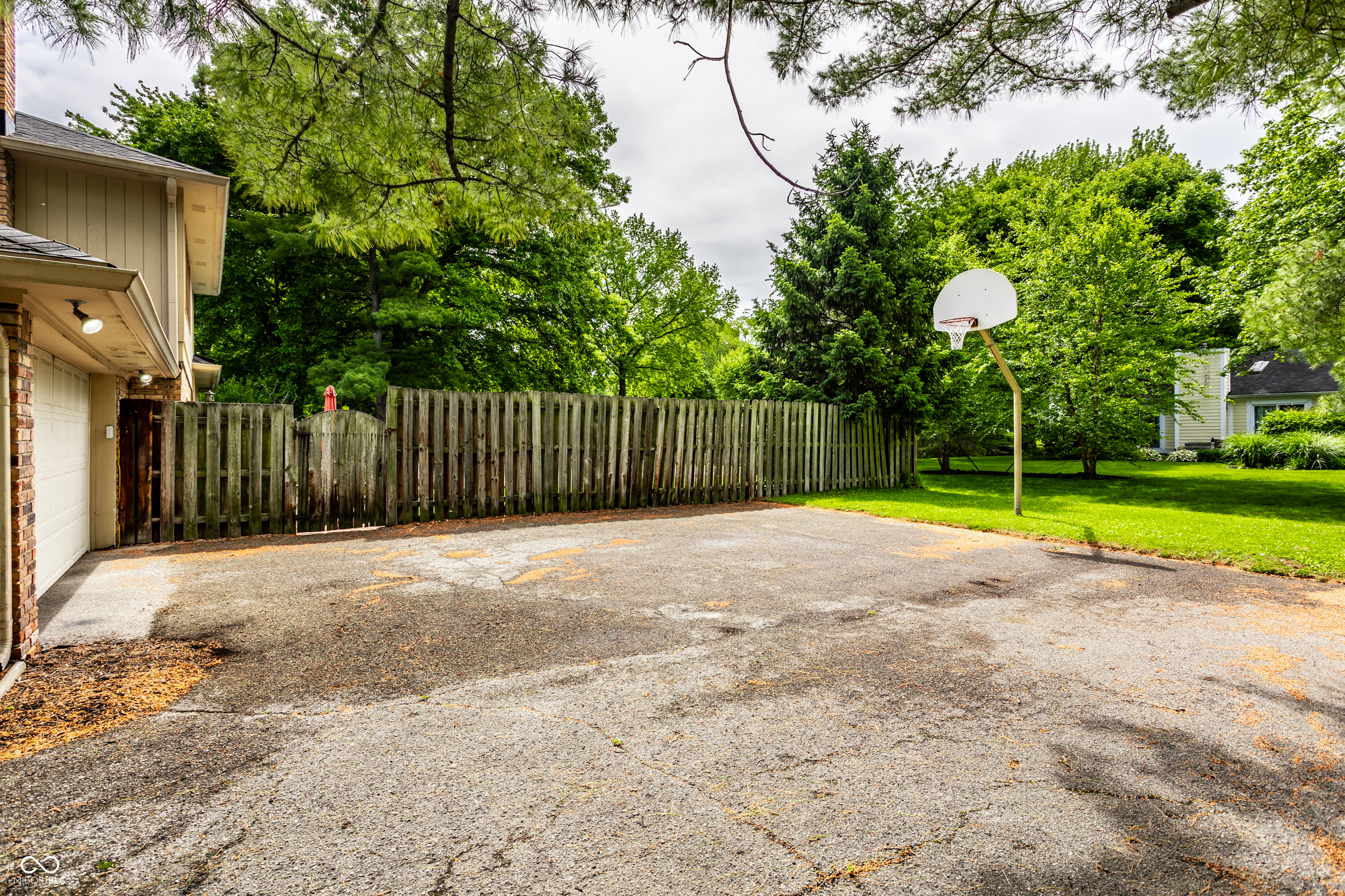 3229 E 69th Street