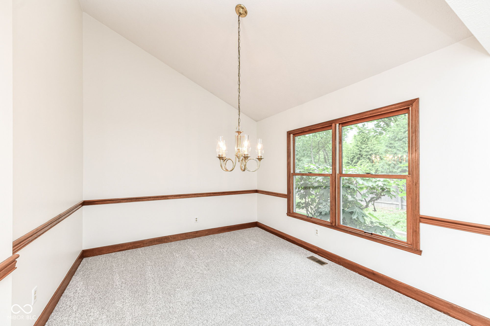 13764 Roswell Drive