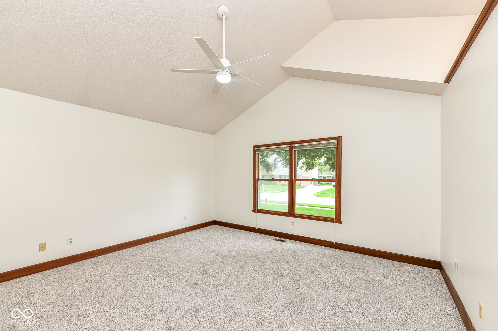 13764 Roswell Drive
