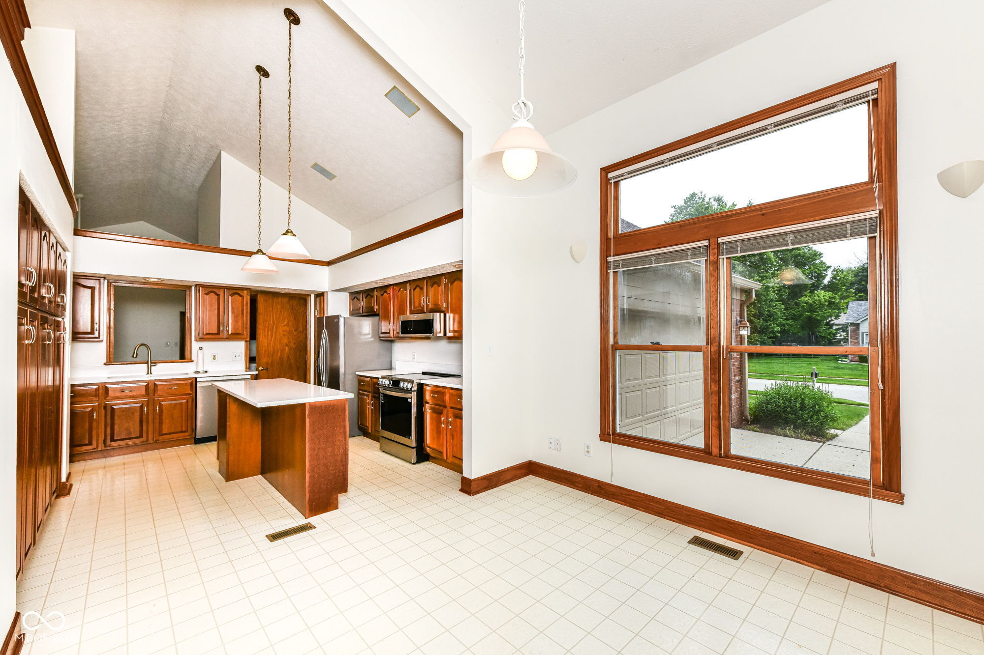 13764 Roswell Drive