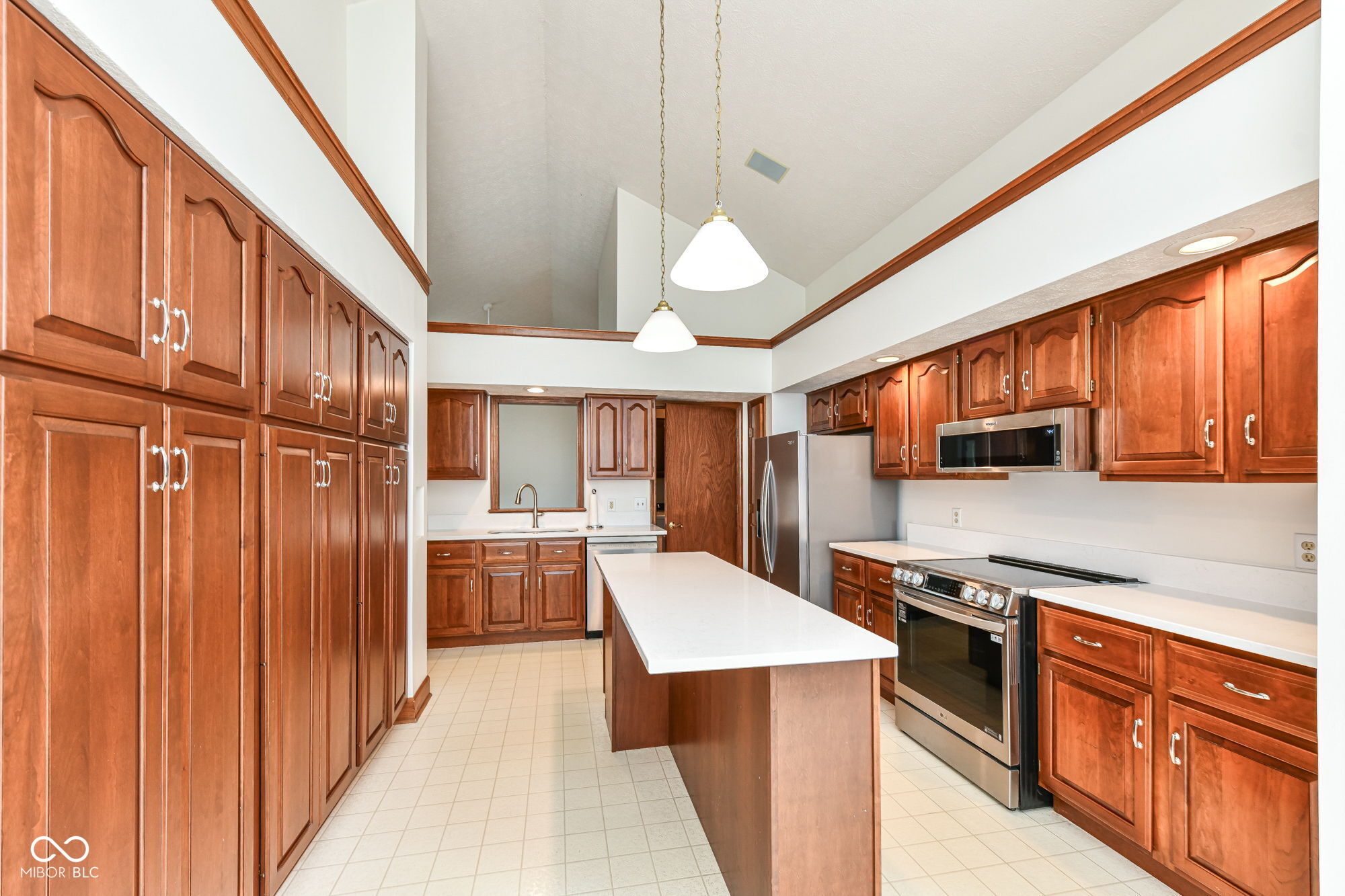 13764 Roswell Drive
