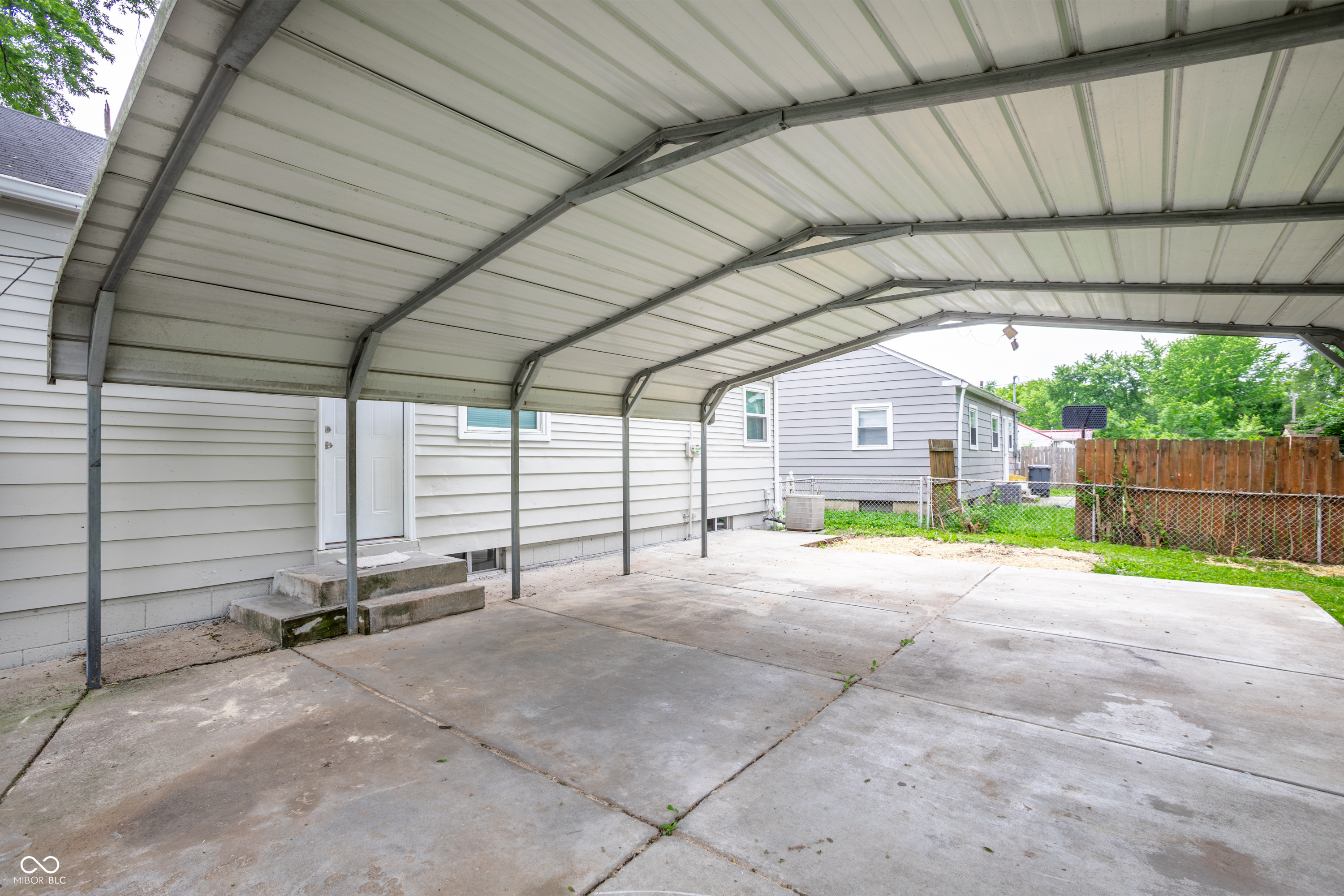 2042 Kessler Boulevard North Drive