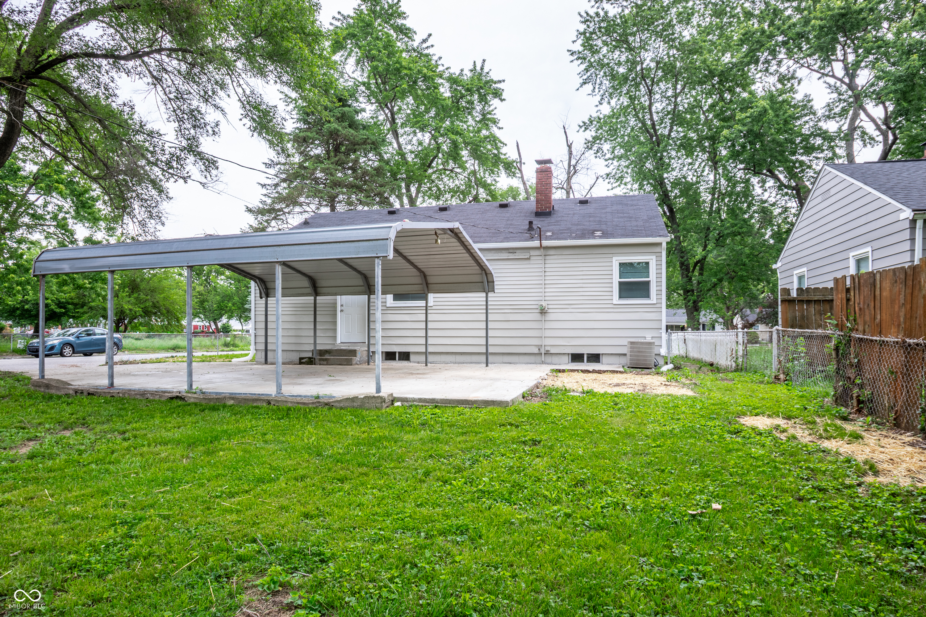 2042 Kessler Boulevard North Drive