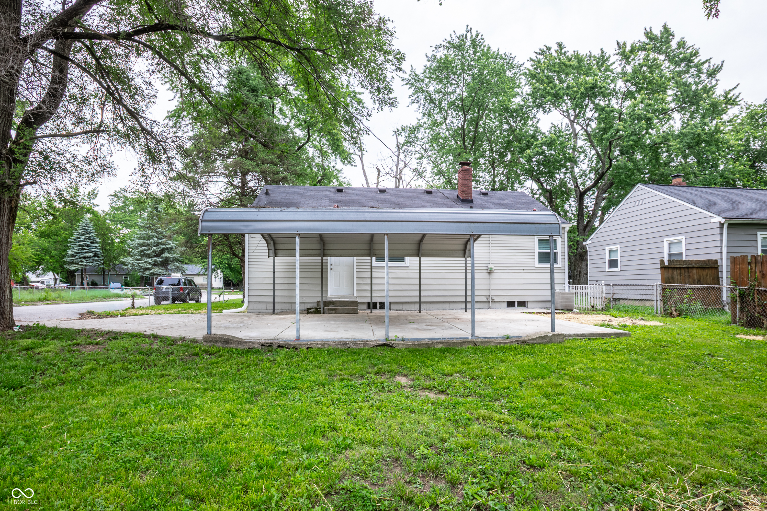 2042 Kessler Boulevard North Drive