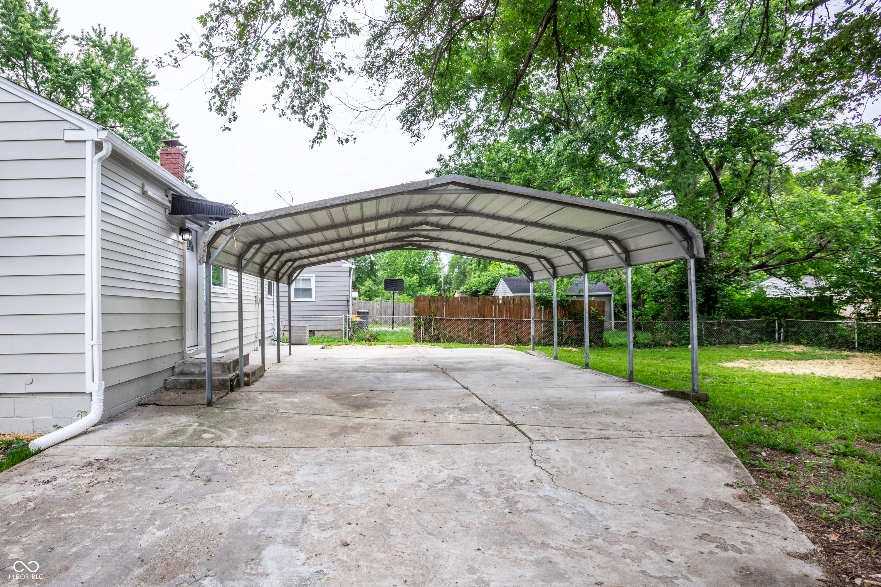 2042 Kessler Boulevard North Drive