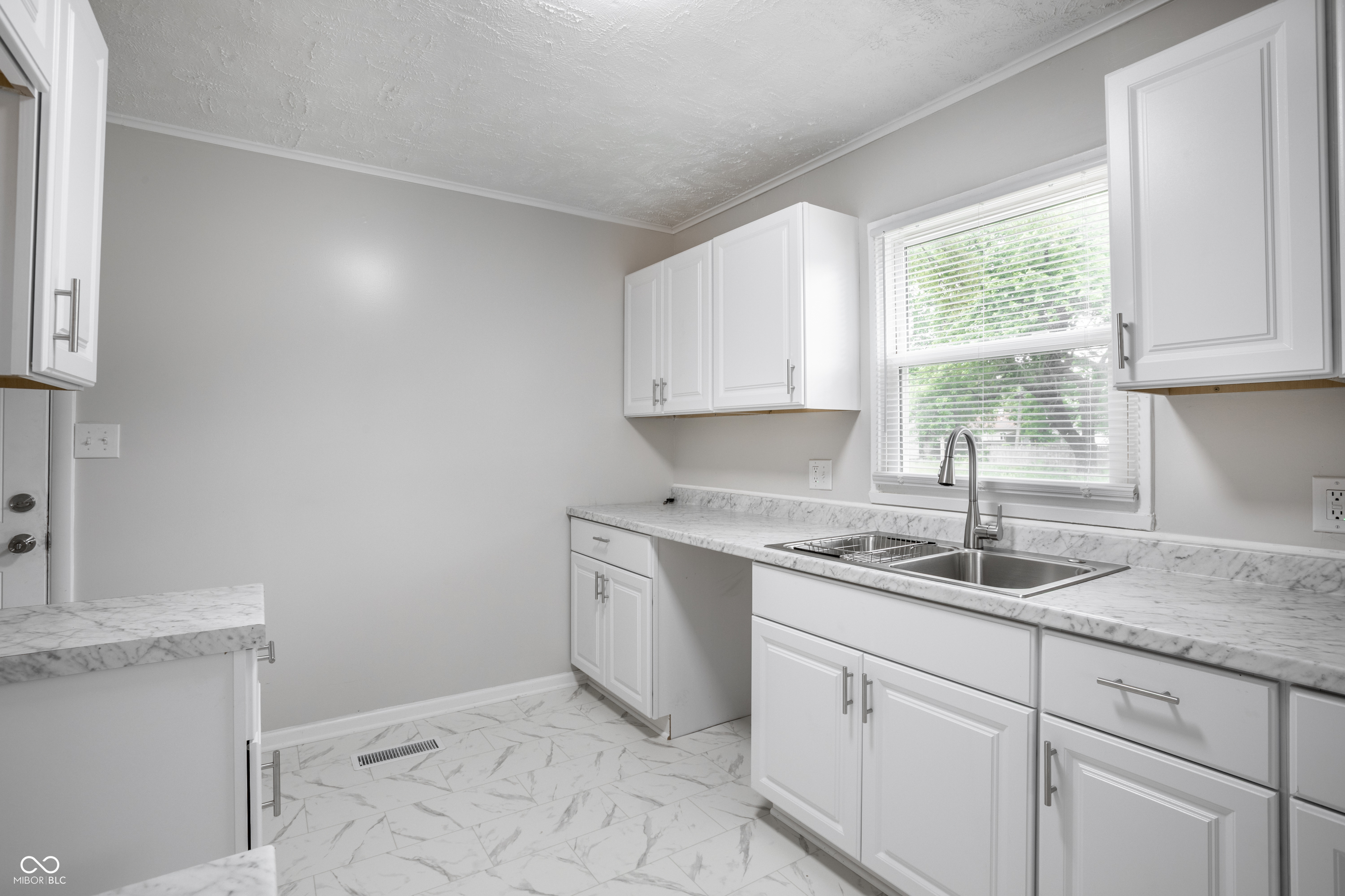 2042 Kessler Boulevard North Drive
