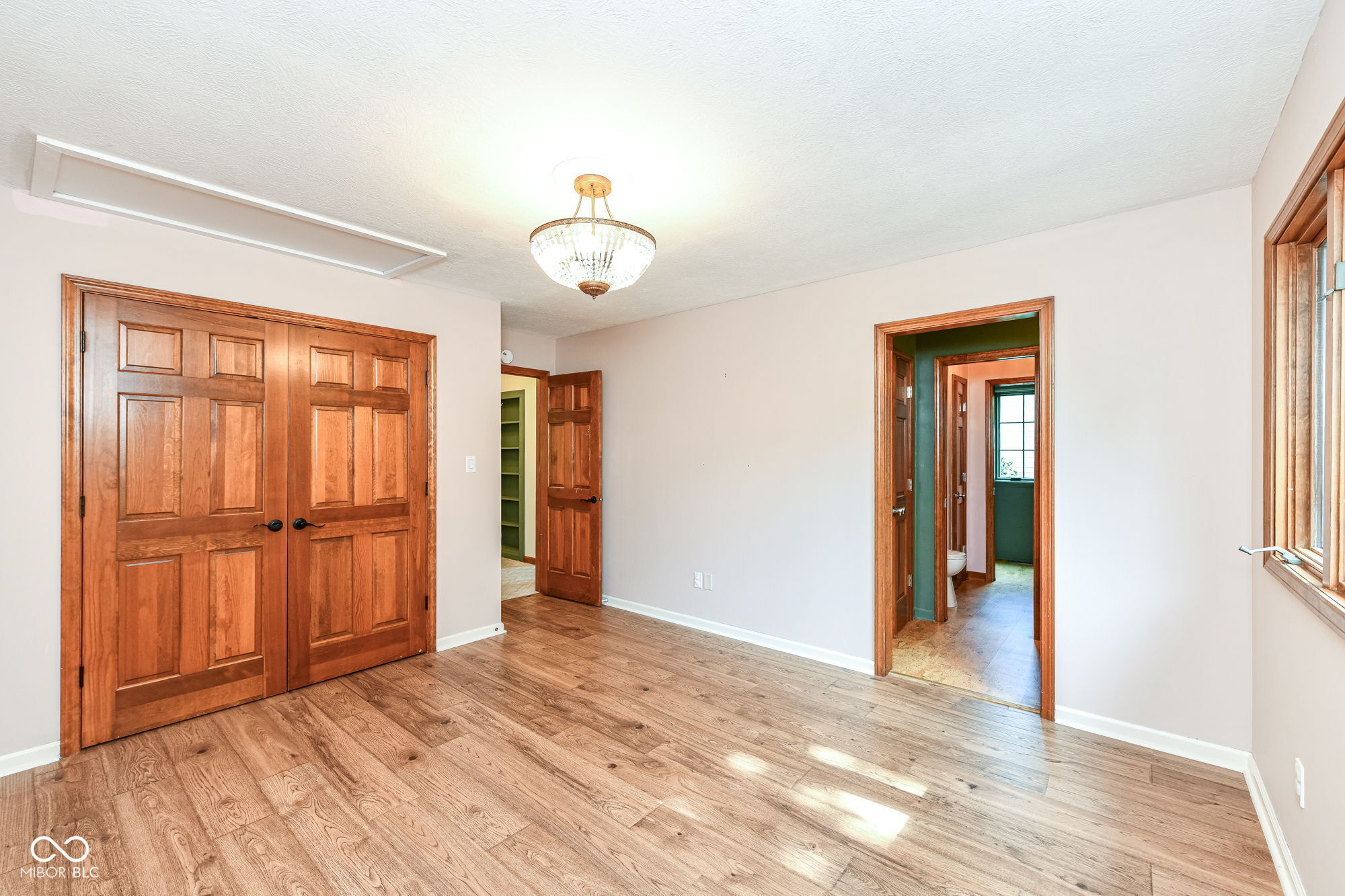 1895 Valley Drive
