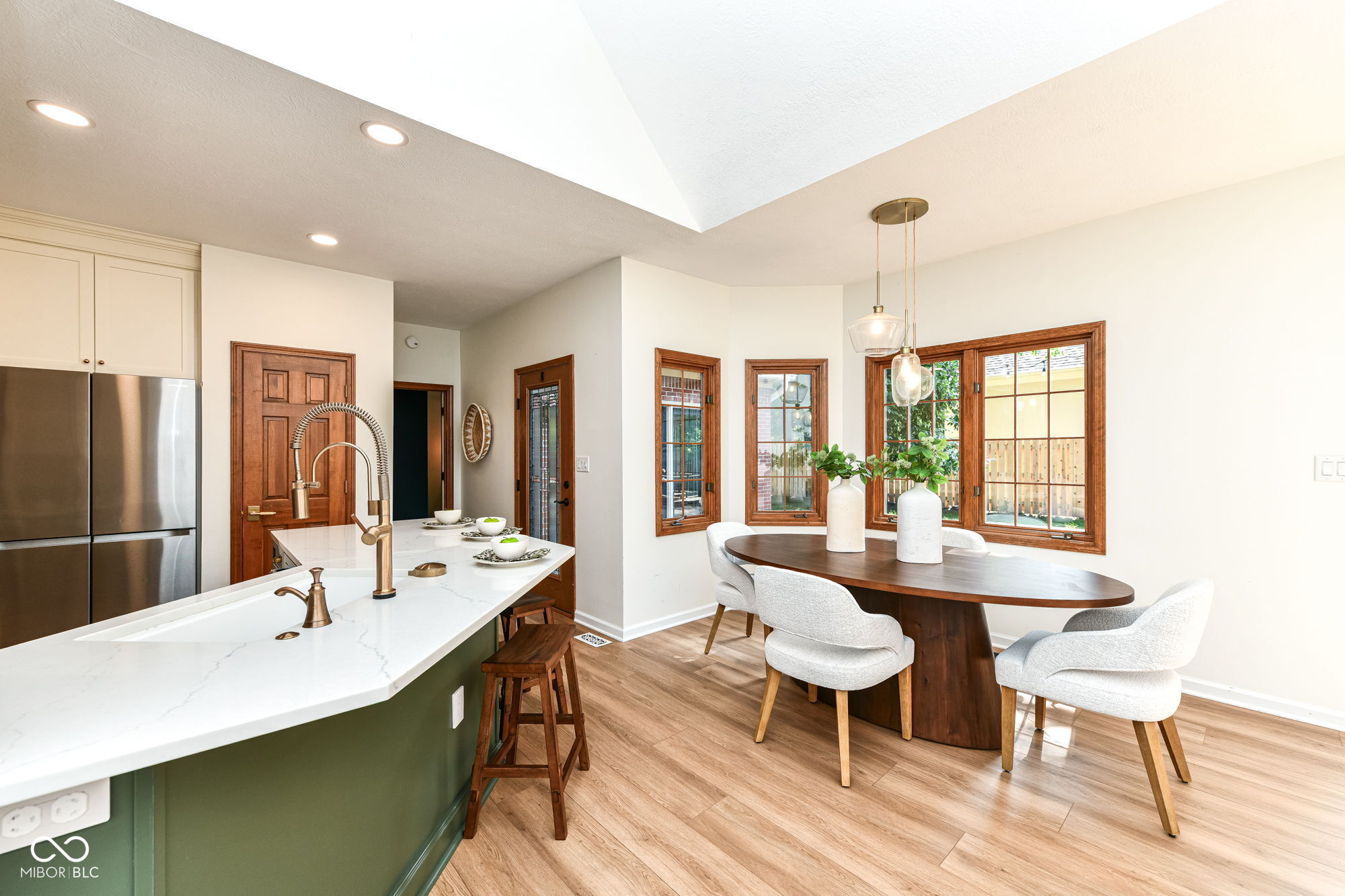 1895 Valley Drive