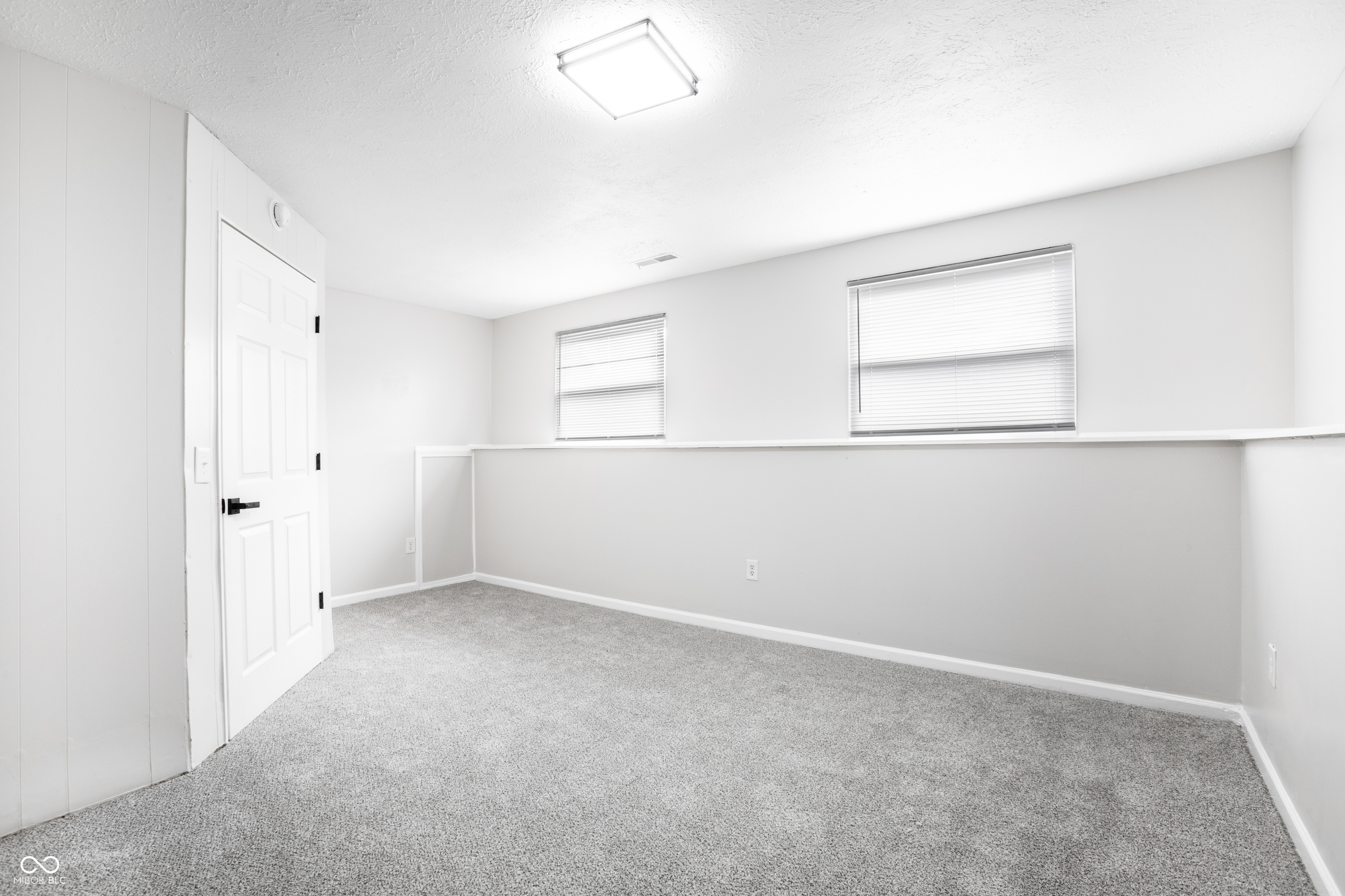 612 Woodlark Drive