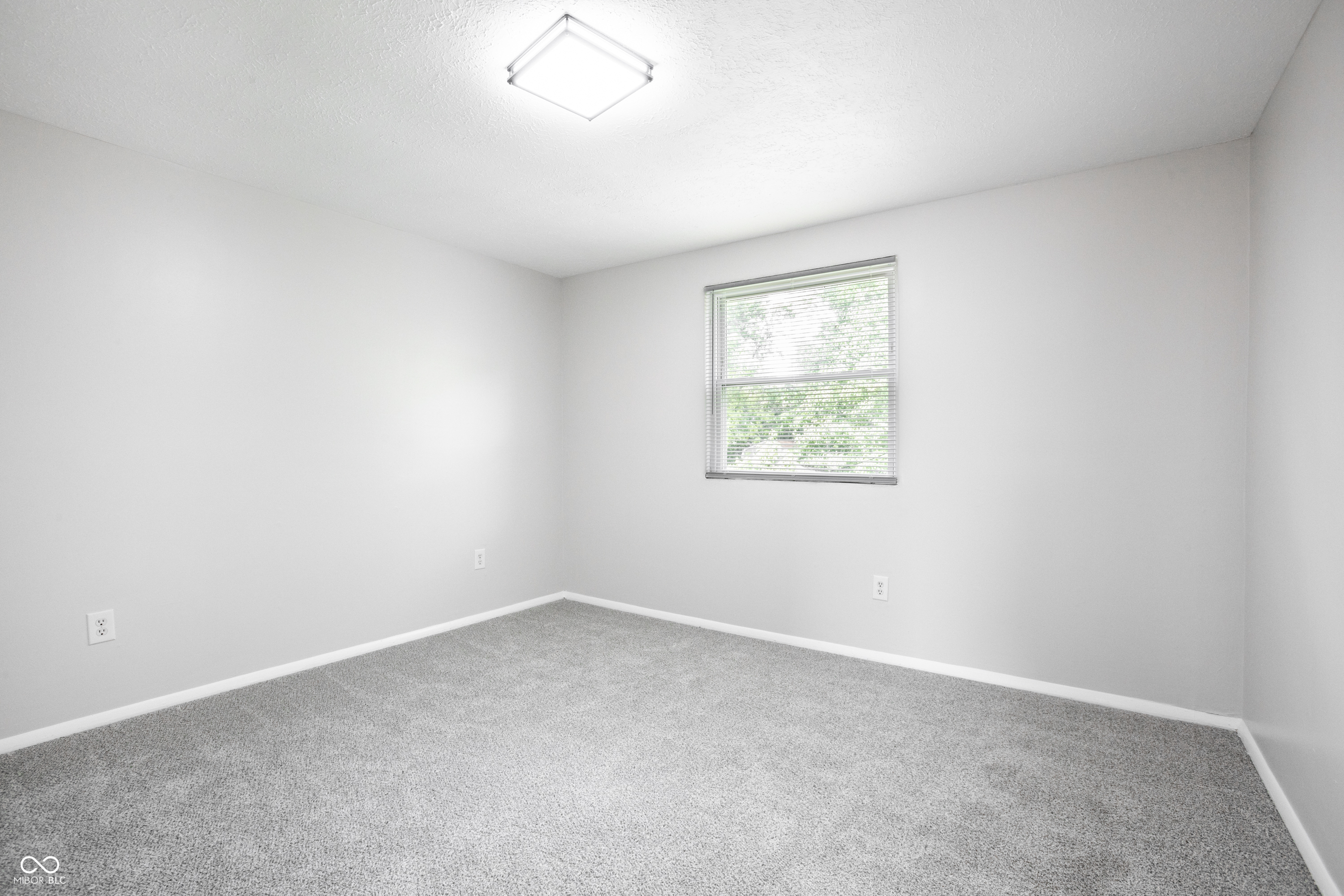 612 Woodlark Drive